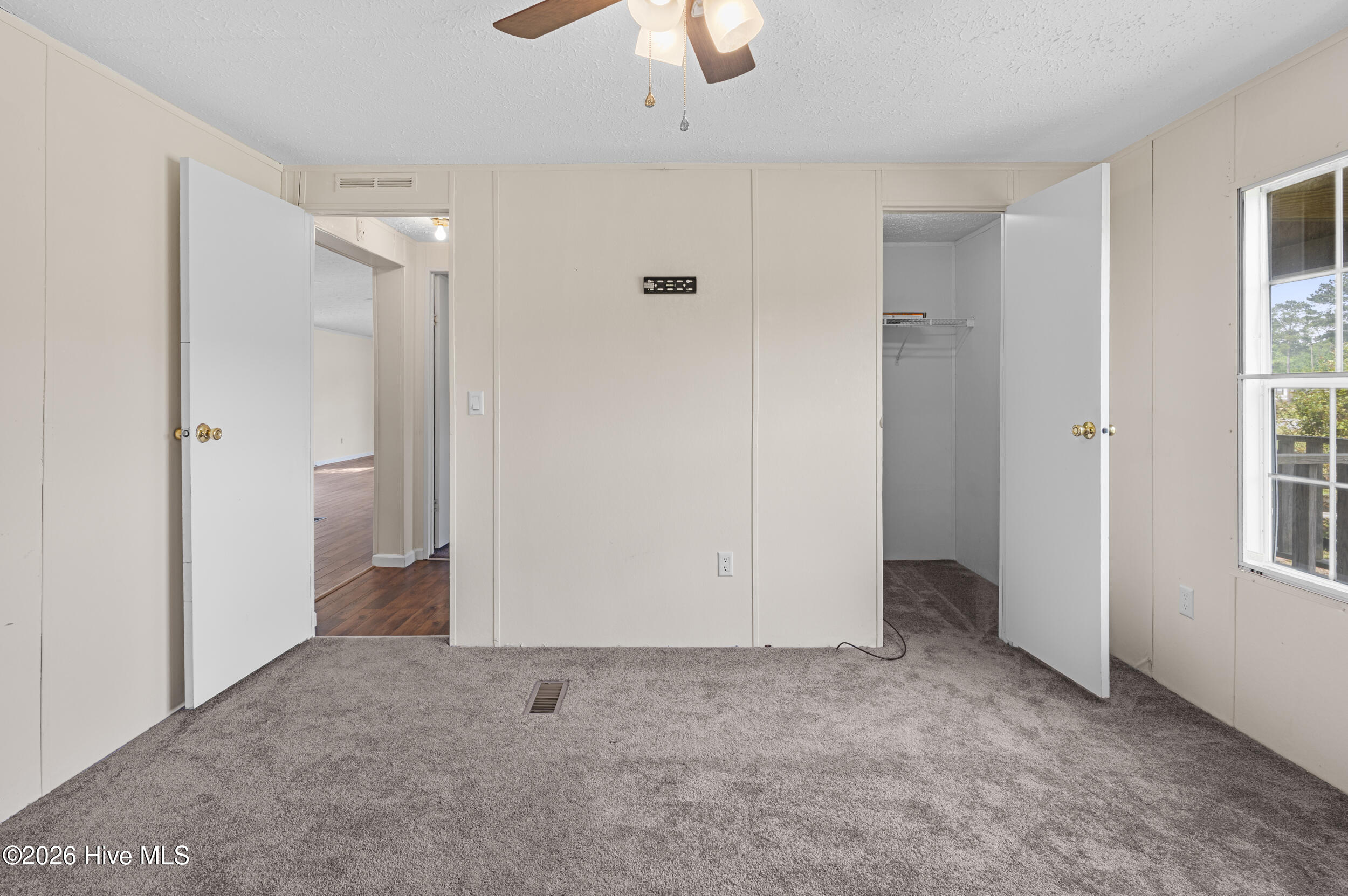 100568430 | Photo 36