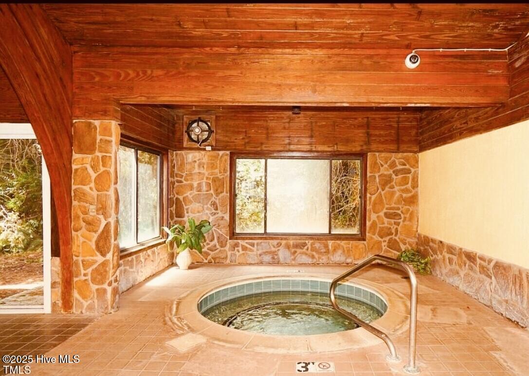 100565403 | Photo 22