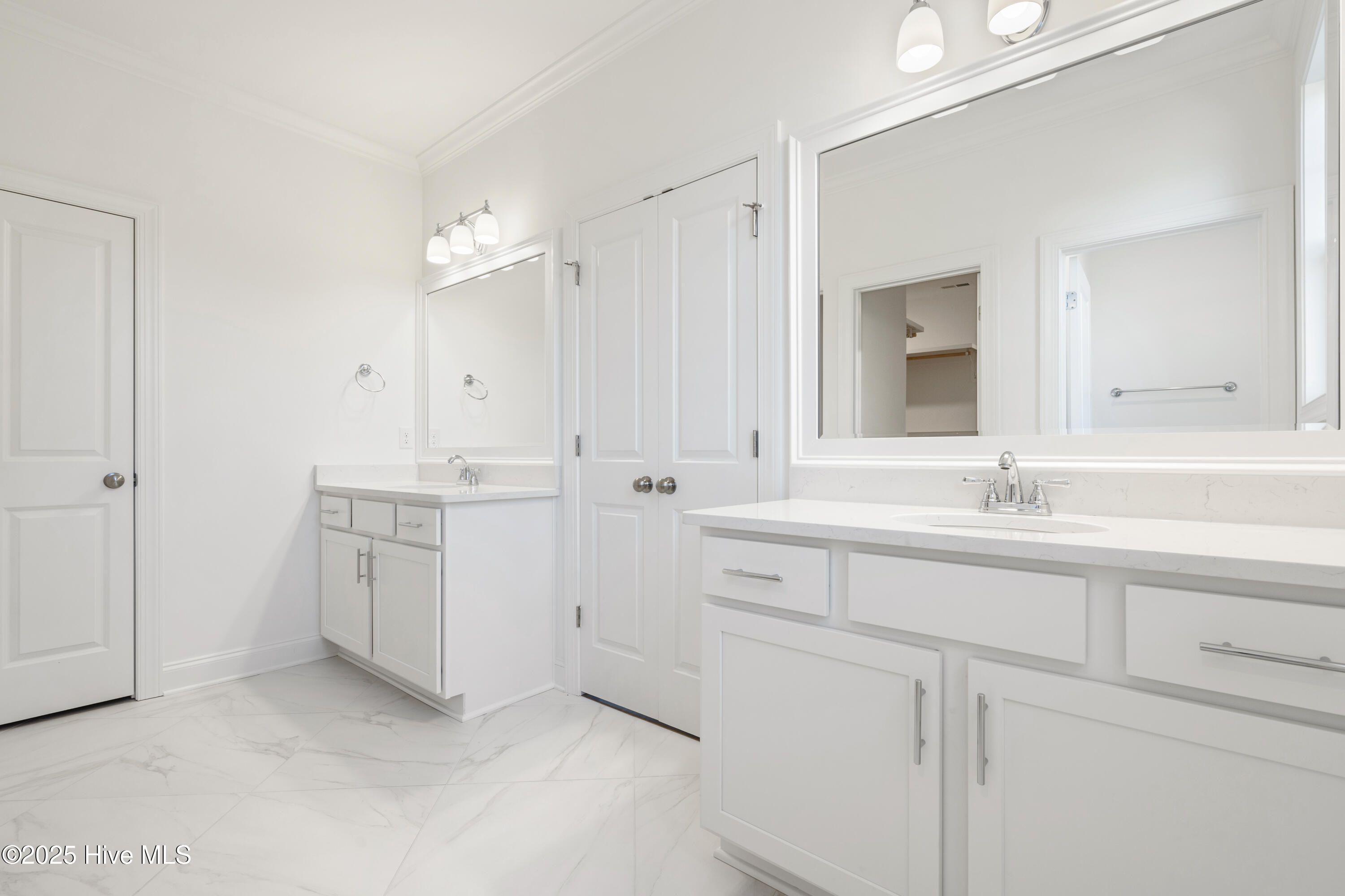 100493135 | Photo 35