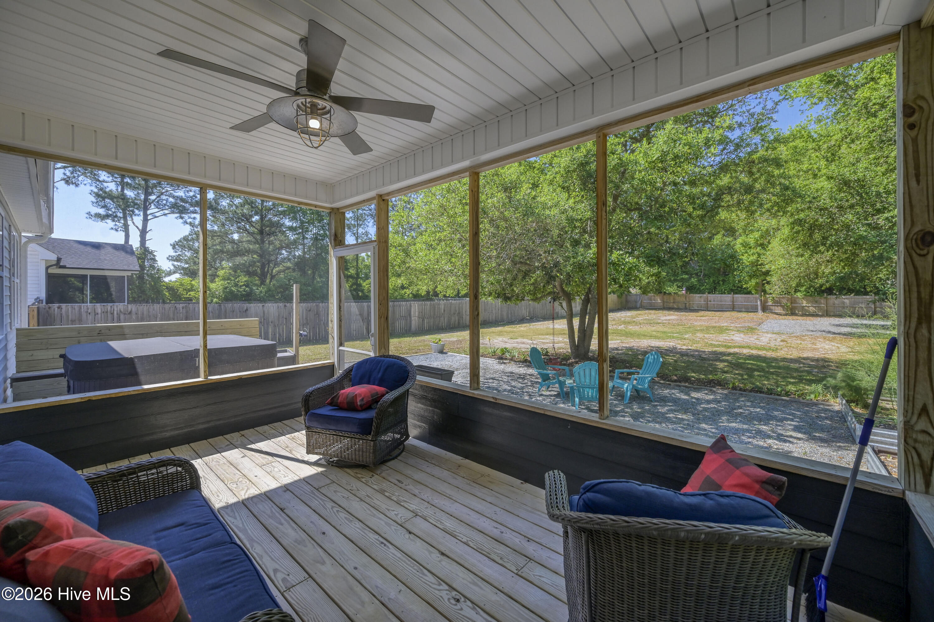 100569284 | Photo 42