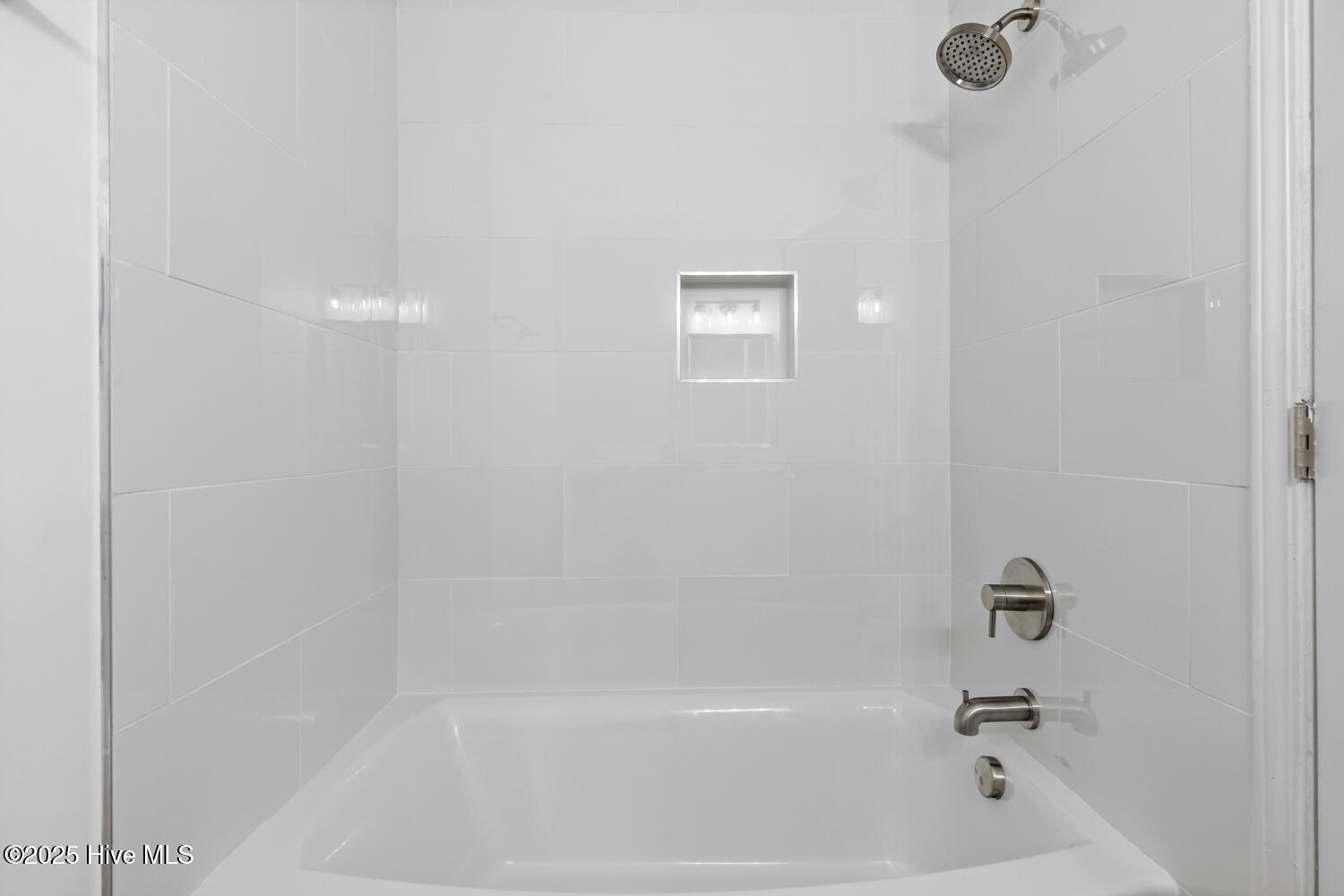 100544818 | Photo 17