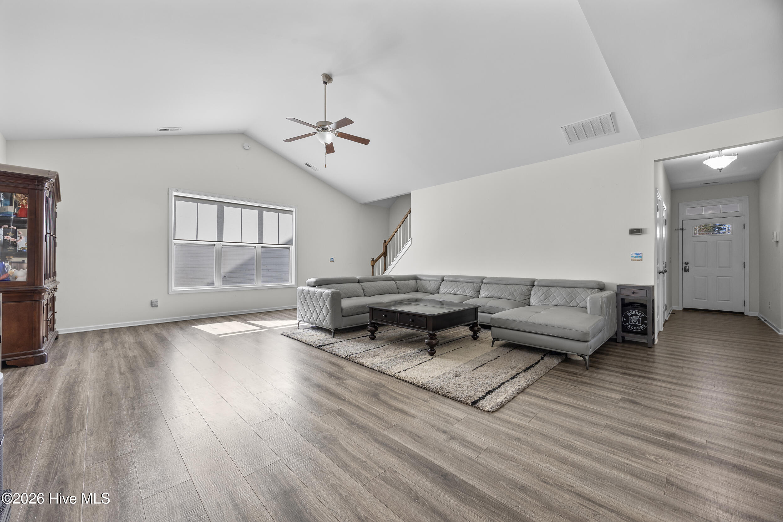 100552443 | Photo 11