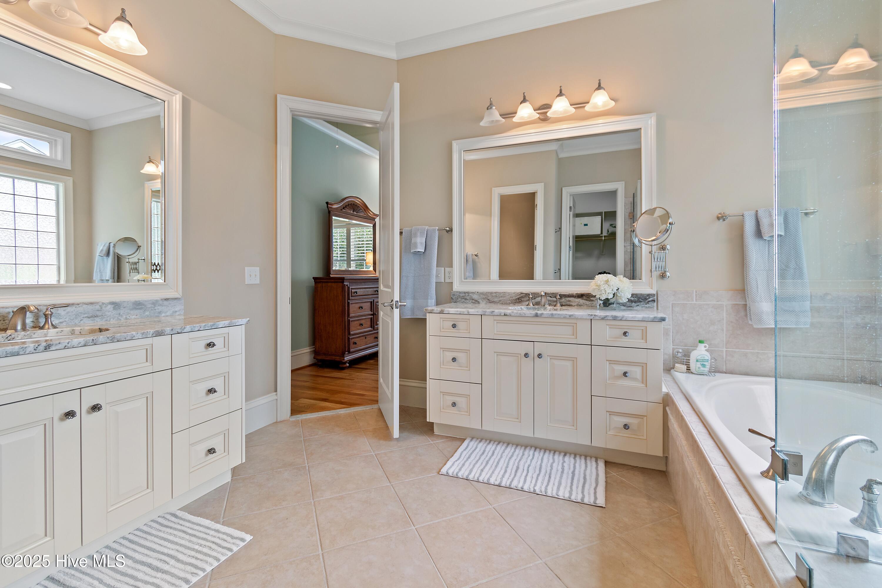 100526720 | Photo 24