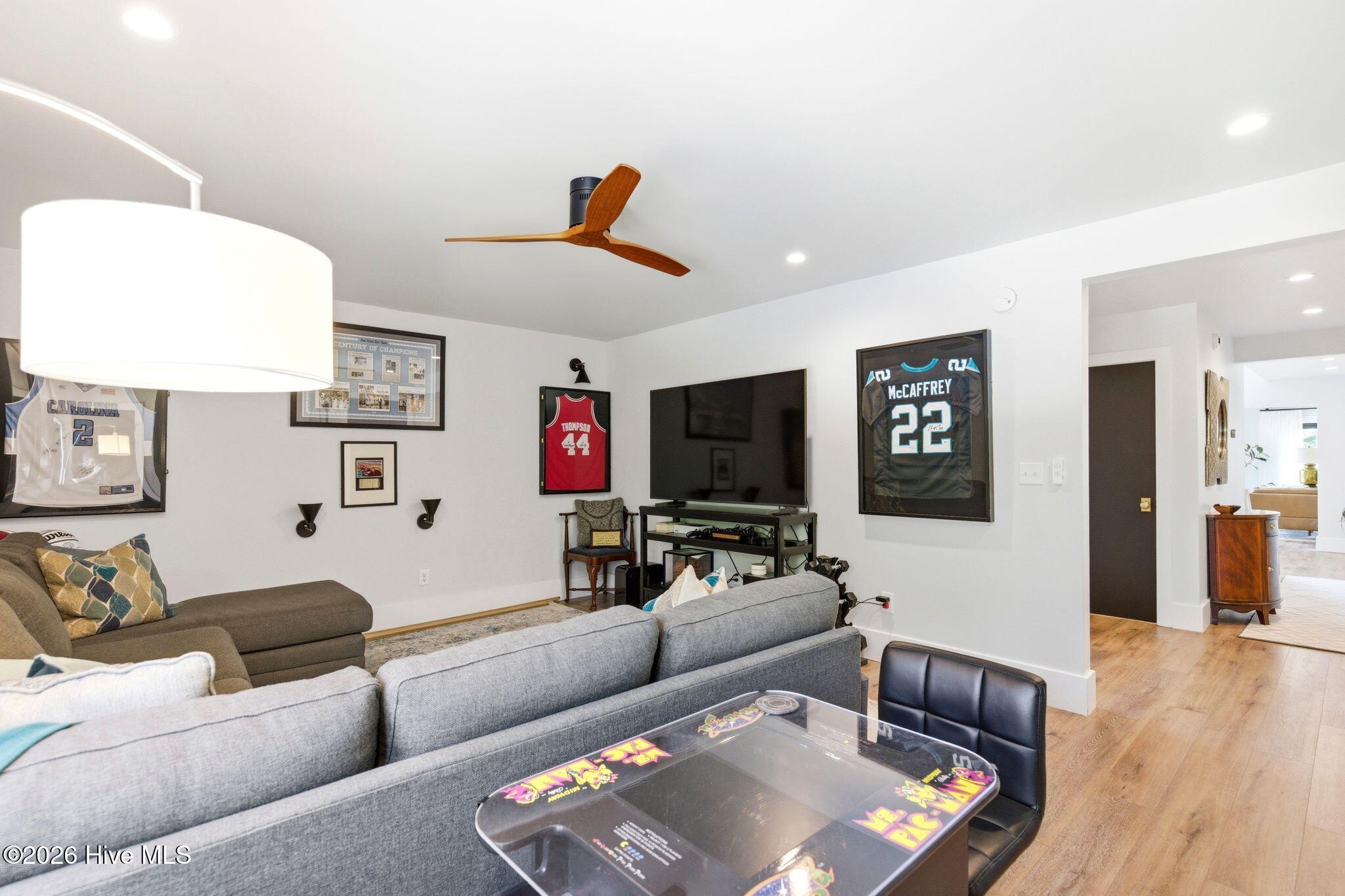 100568012 | Photo 34