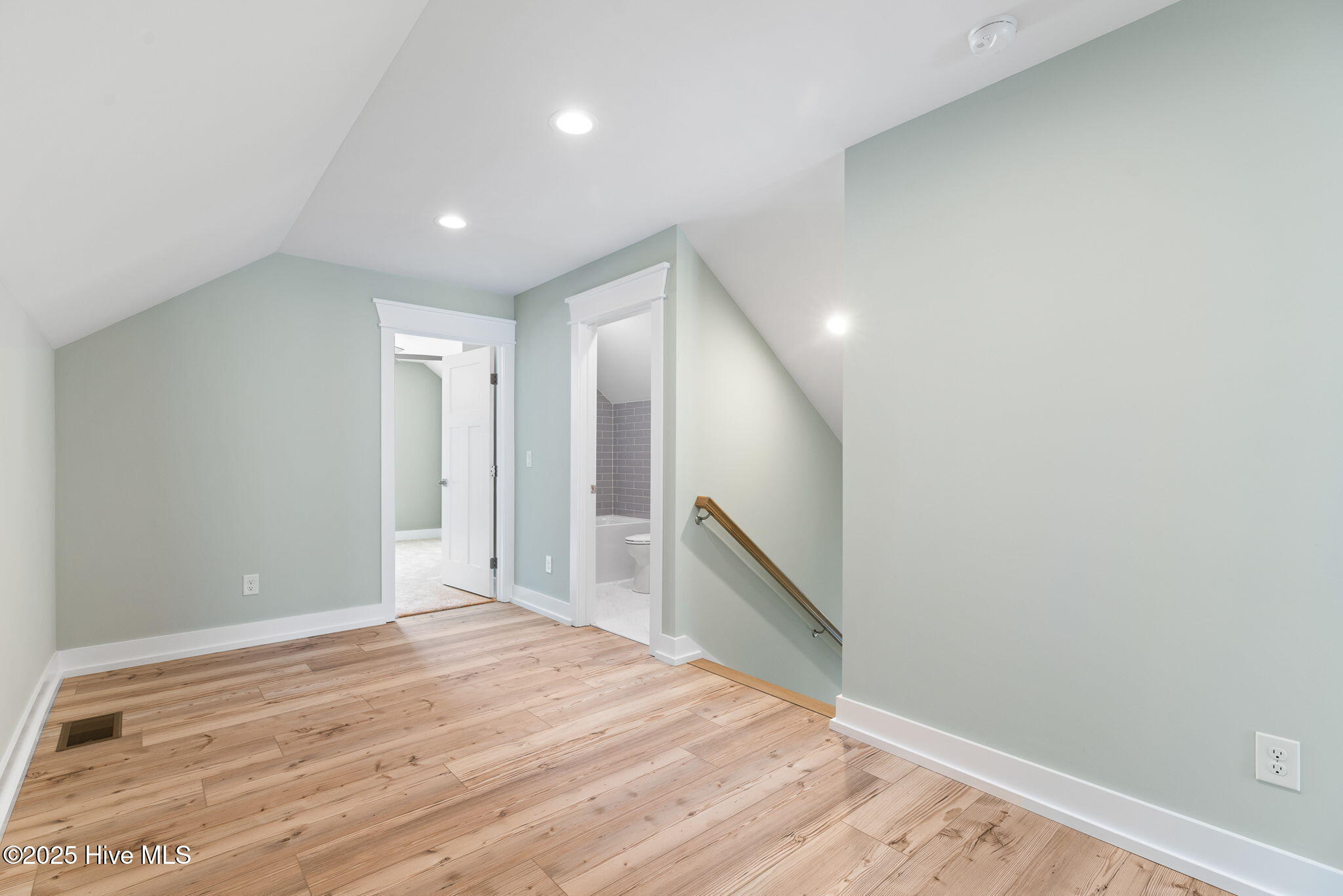 100479580 | Photo 40