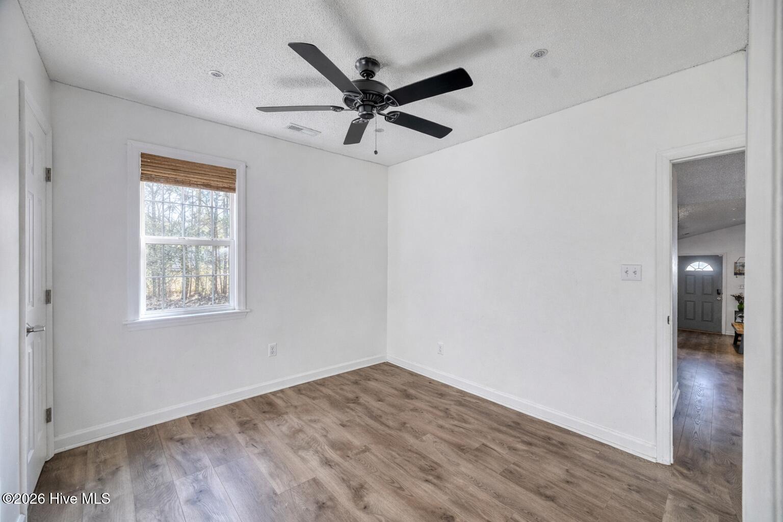 100548302 | Photo 21