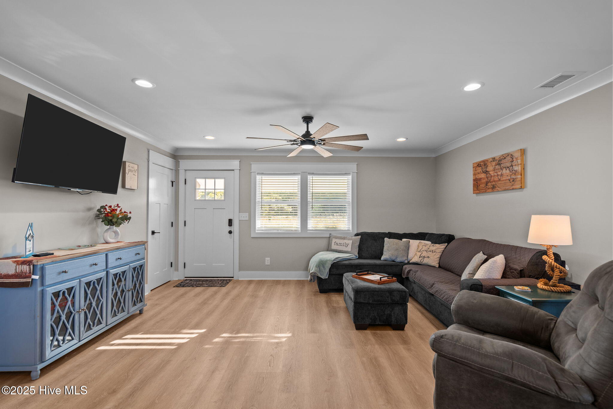 100538027 | Photo 16