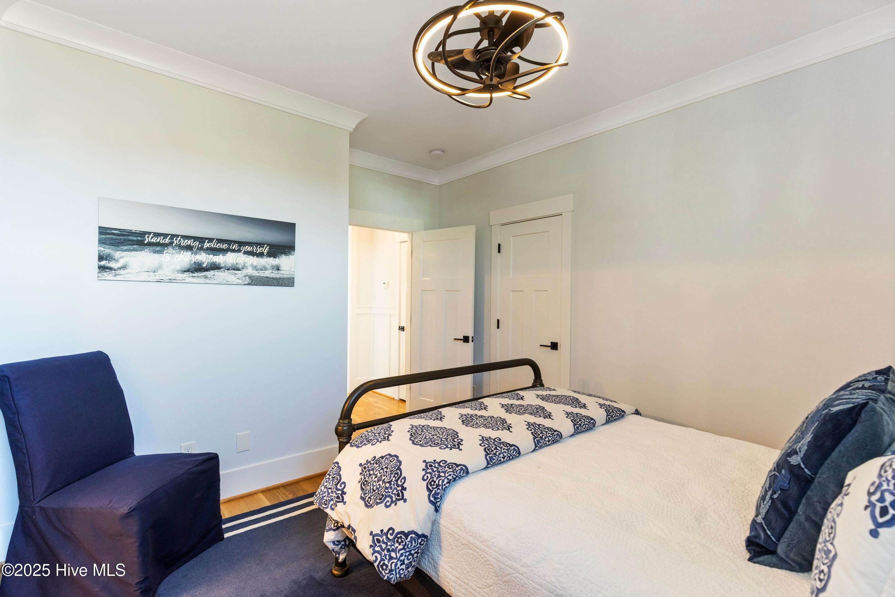 100540413 | Photo 39