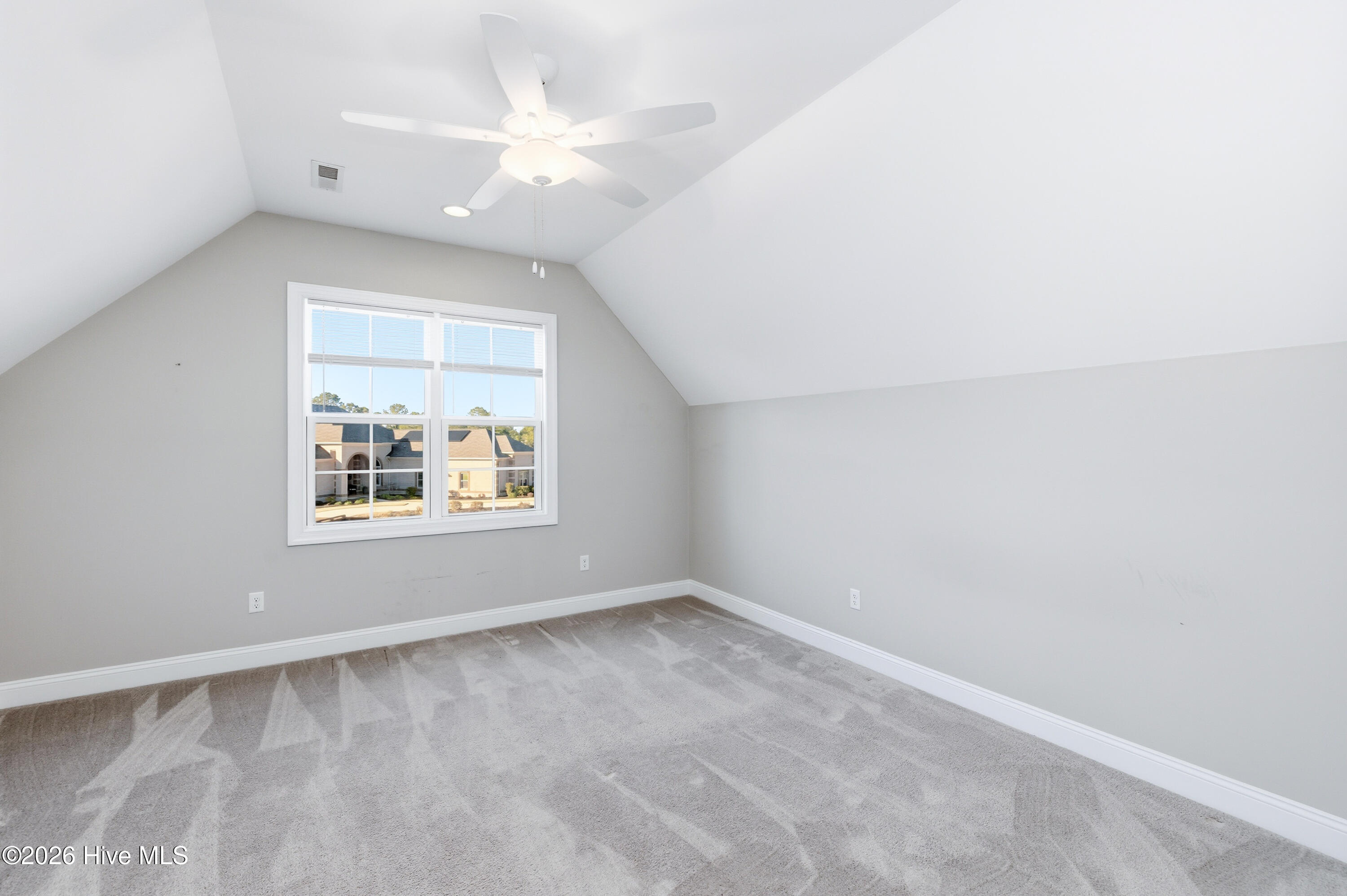 100550205 | Photo 44