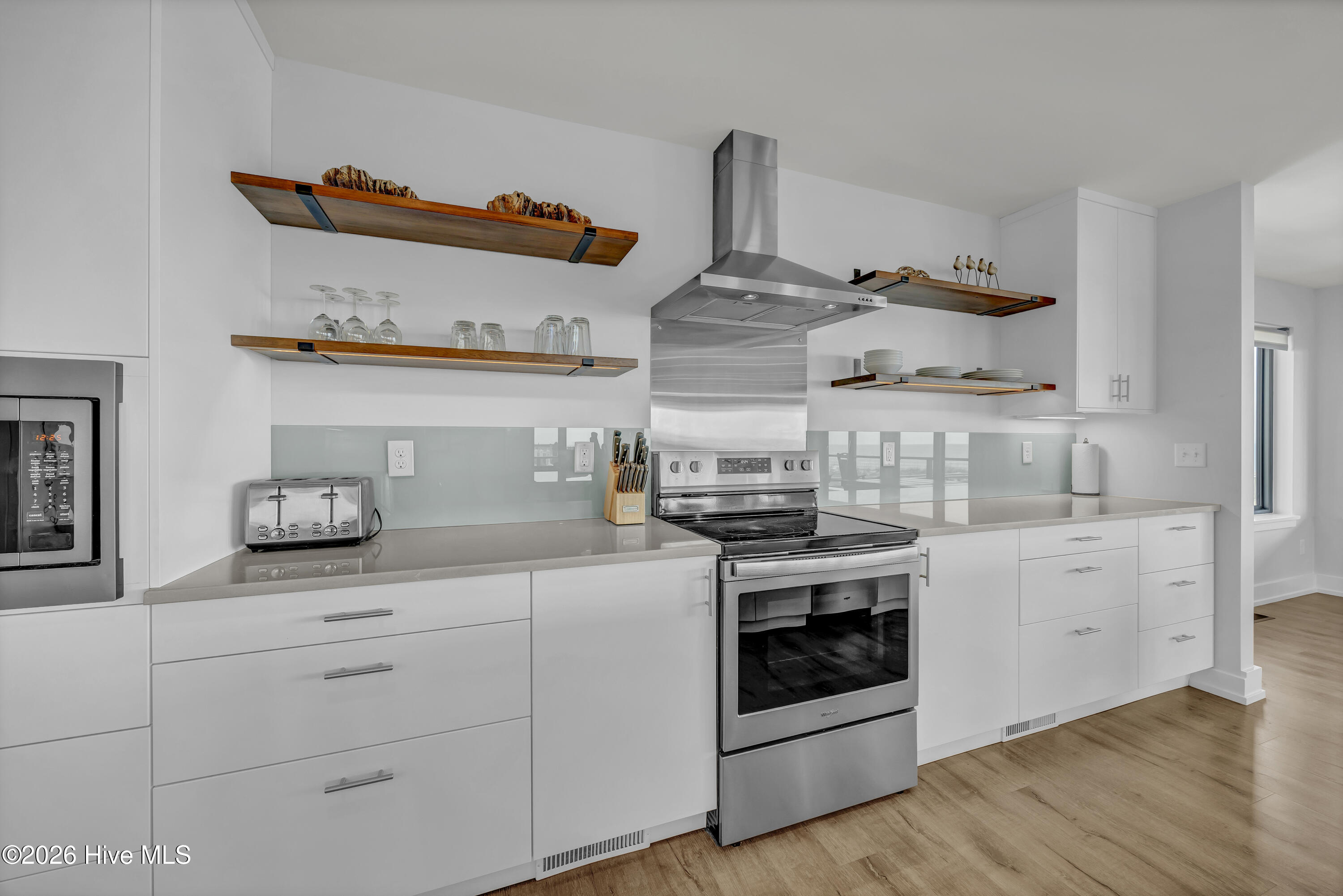 100565280 | Photo 53