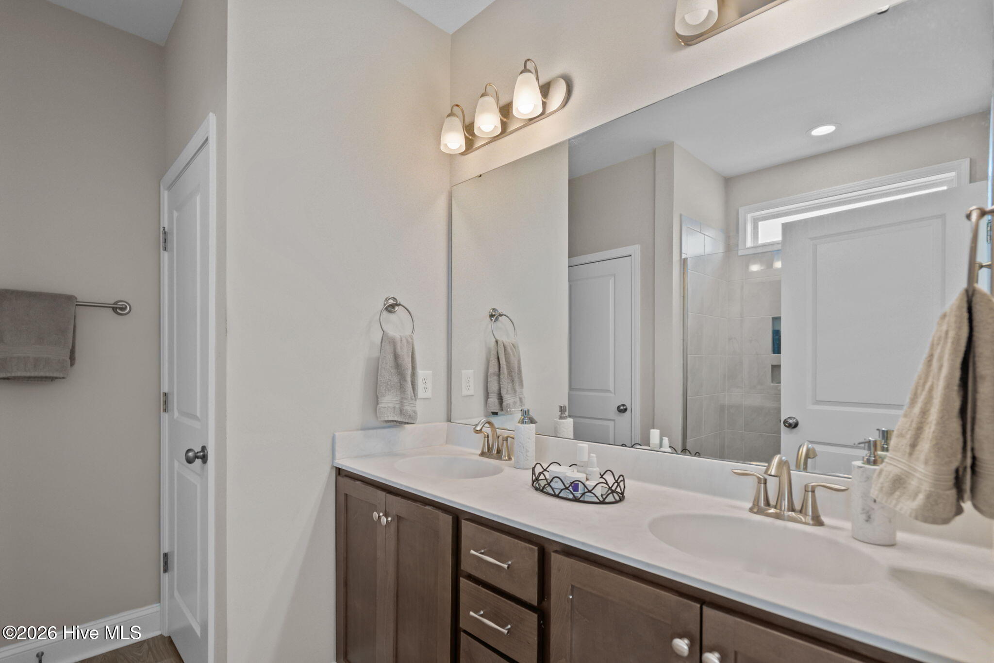 100557039 | Photo 26