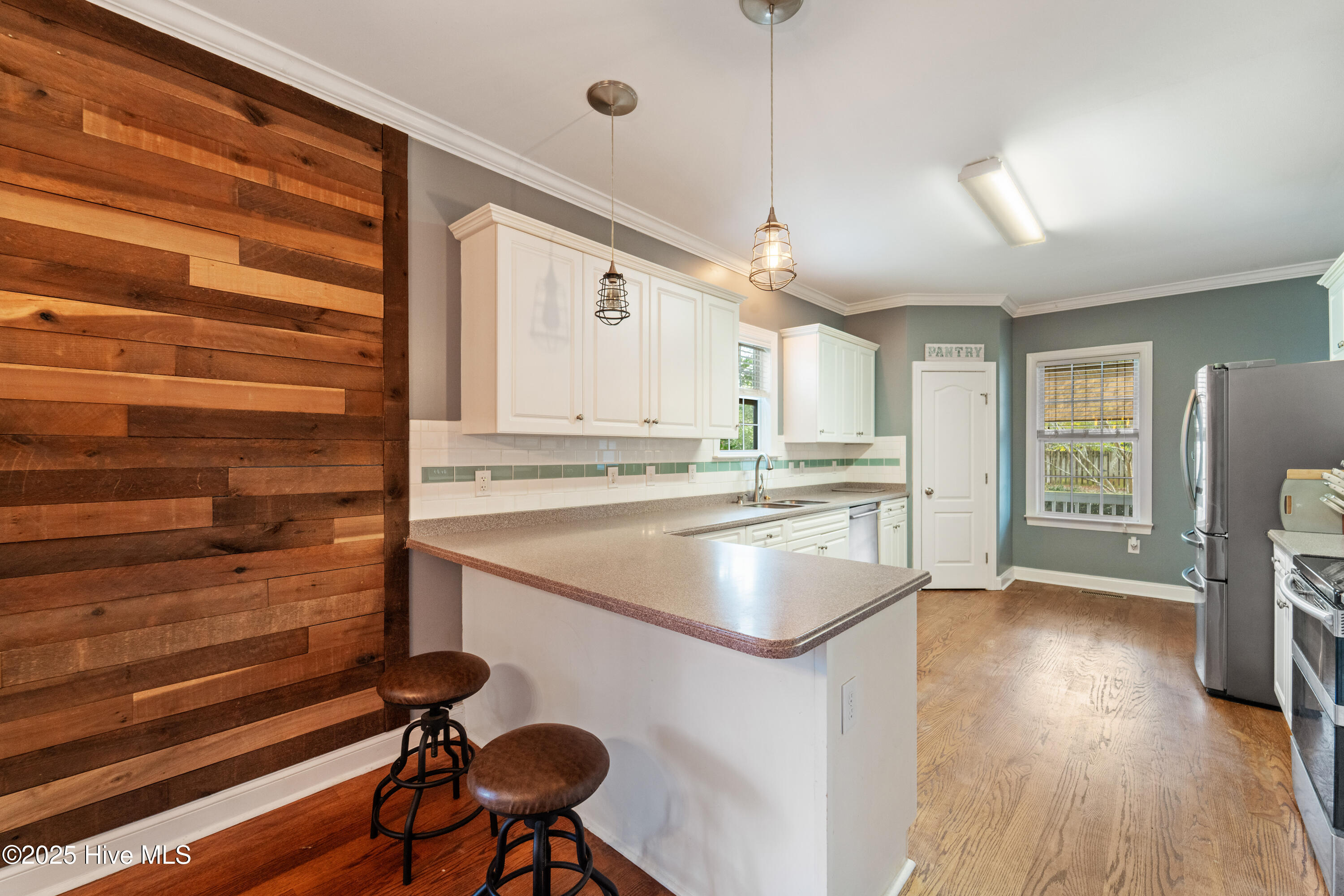 100544127 | Photo 23