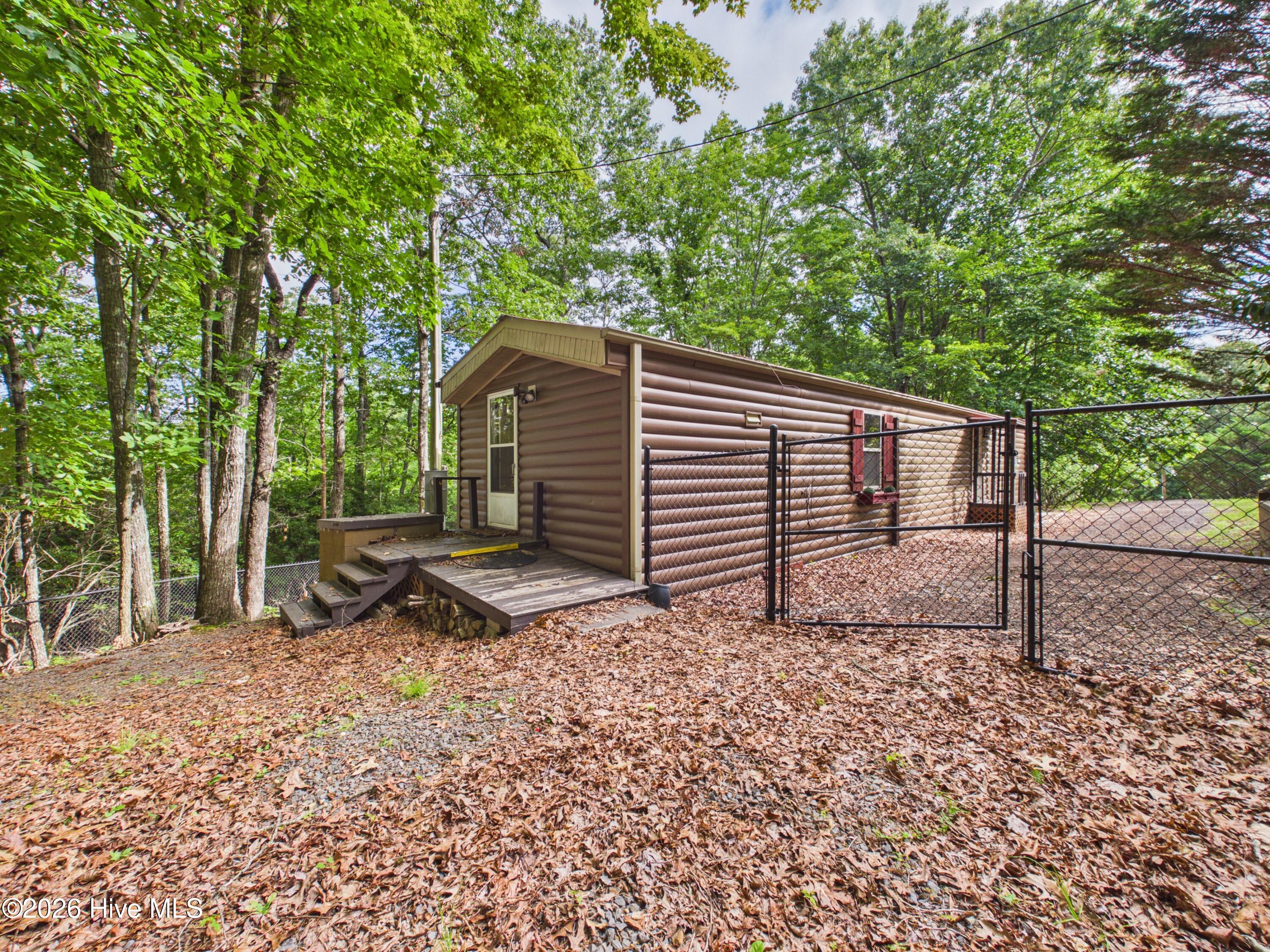 100591678 | Photo 2