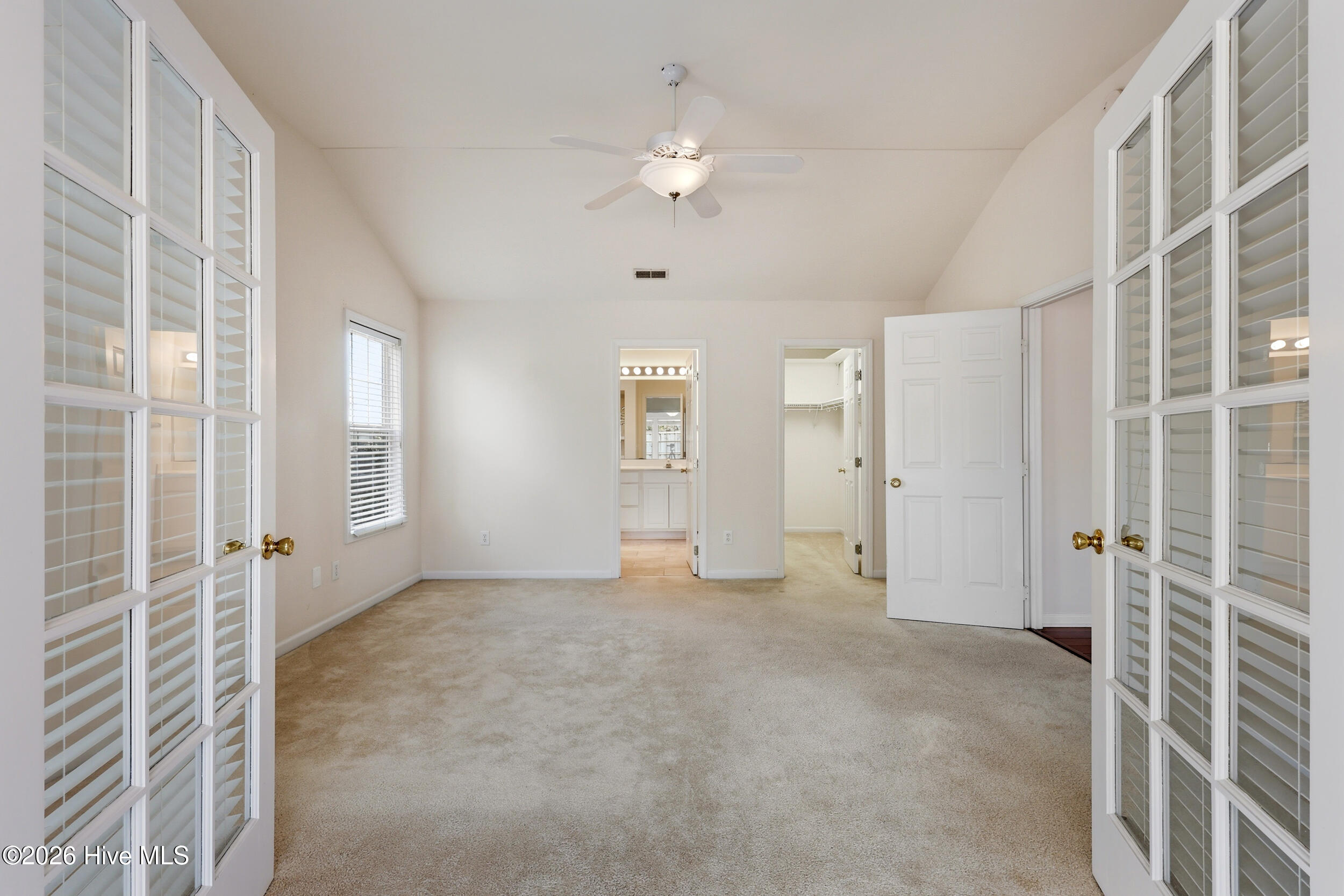 100511628 | Photo 16