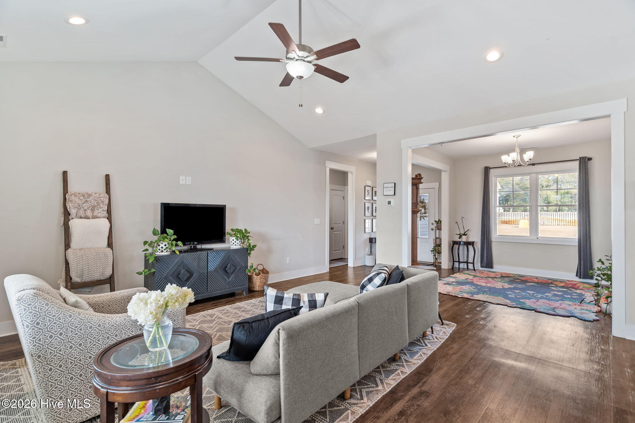 100558156 | Photo 18