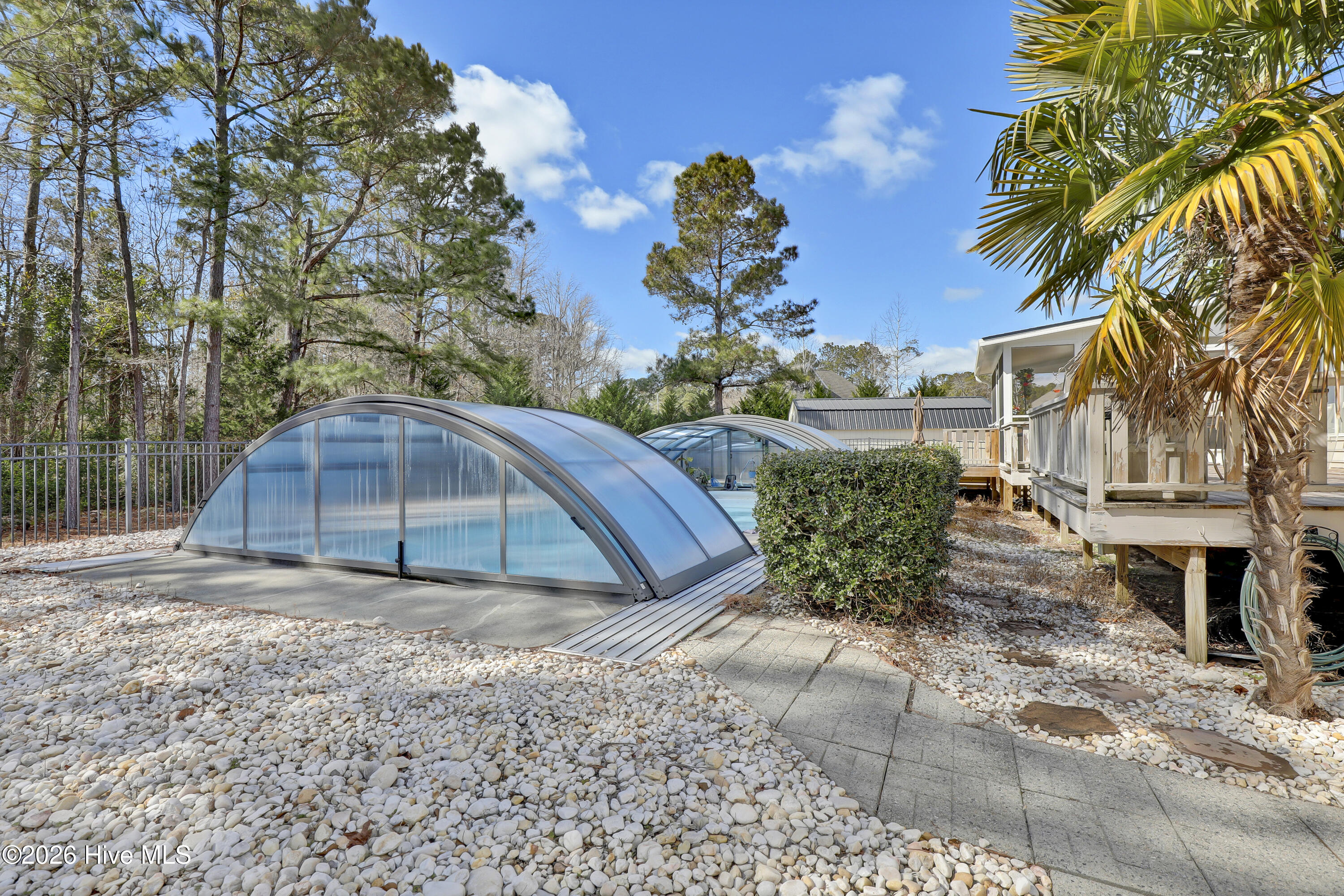 100555270 | Photo 25