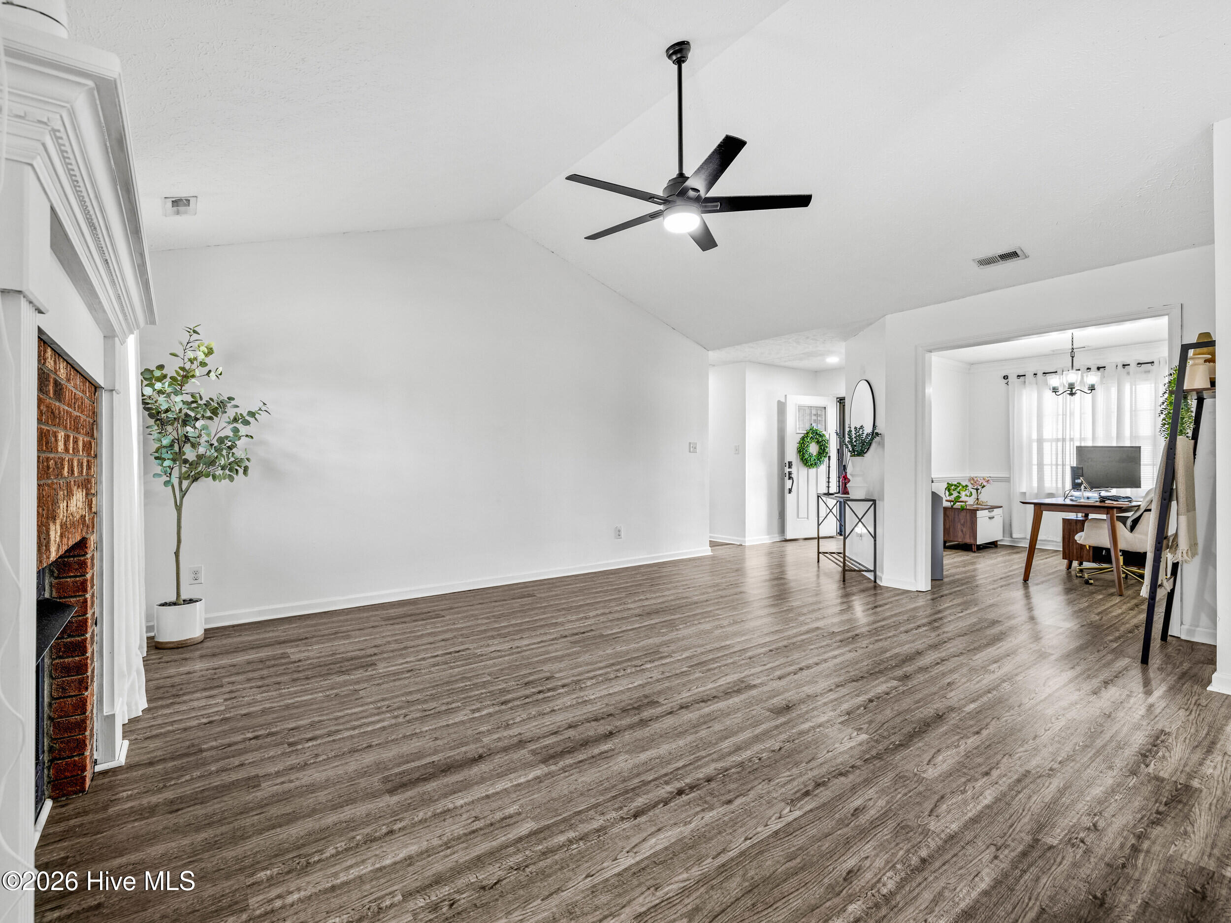 100554161 | Photo 13