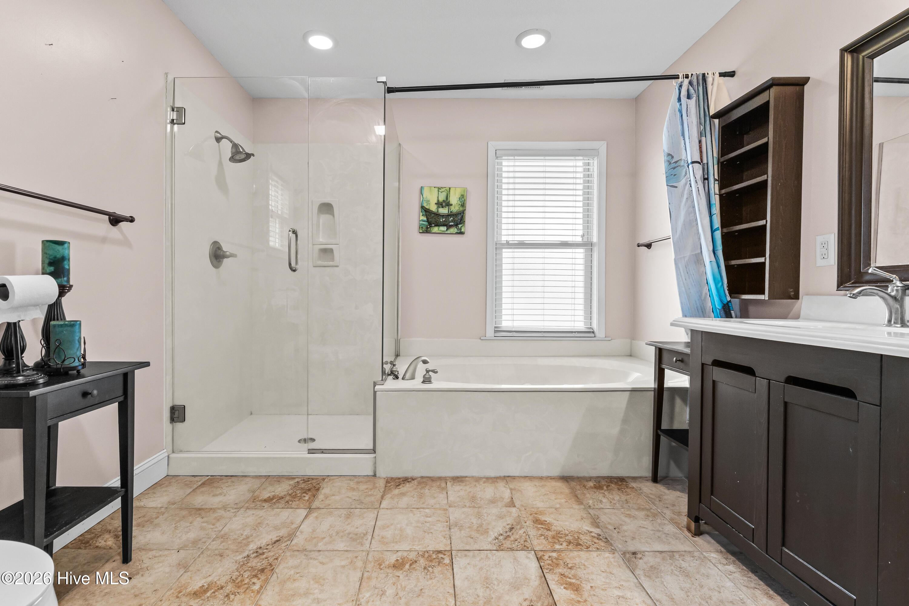 100559175 | Photo 24