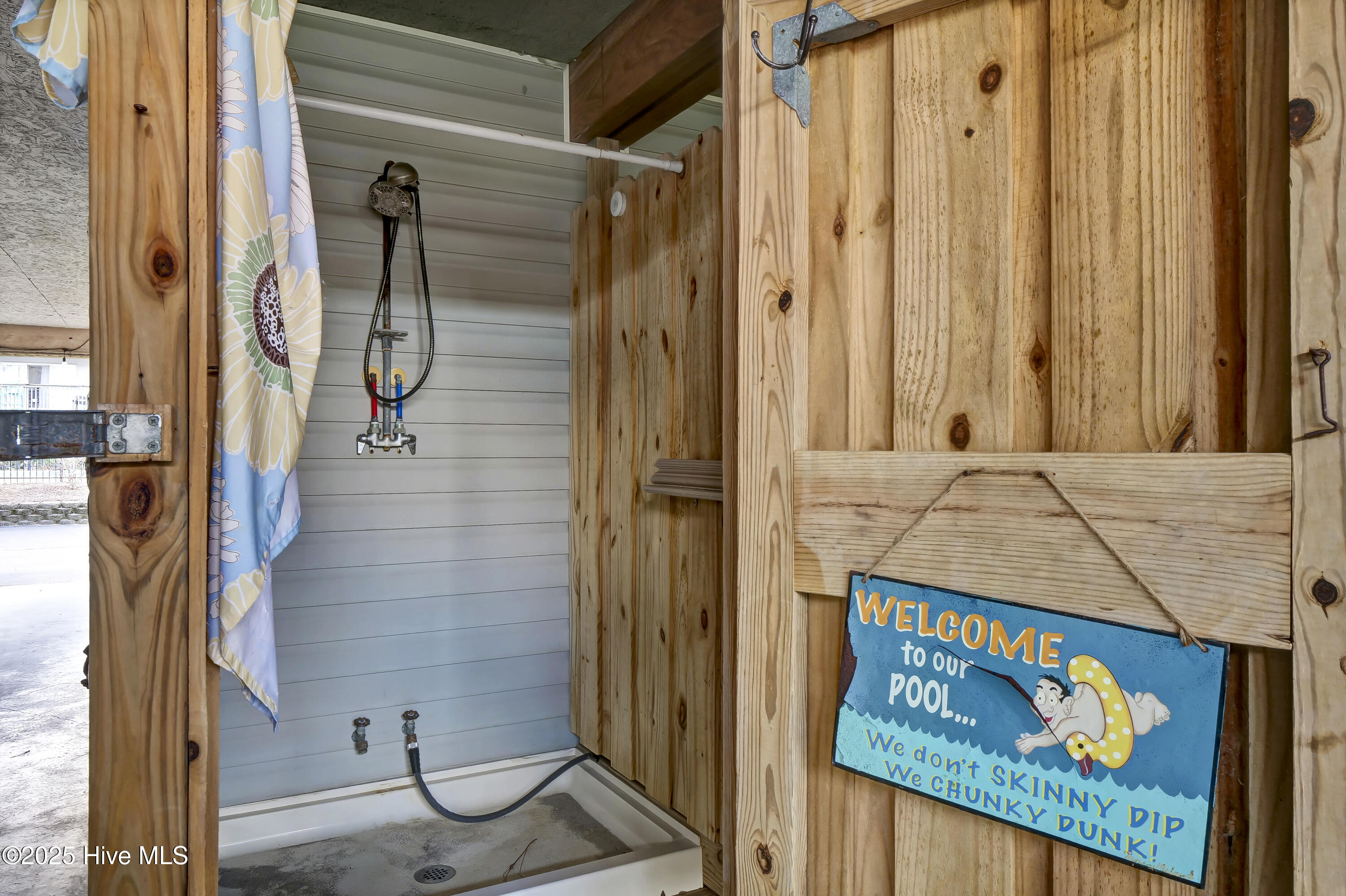 100548248 | Photo 30