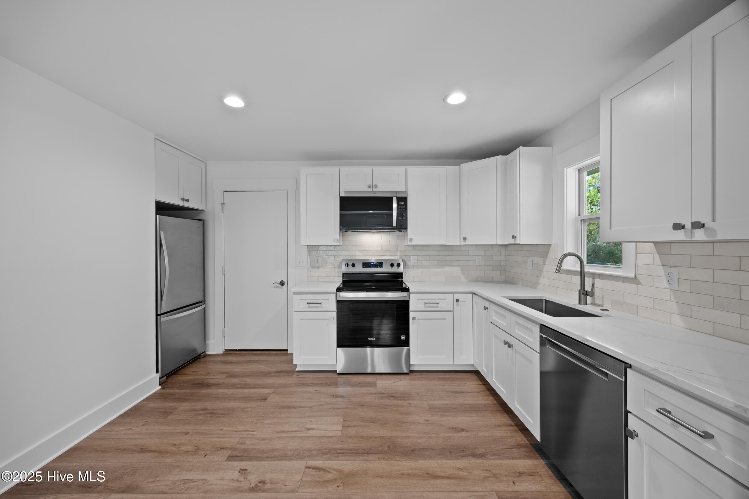 100544279 | Photo 10