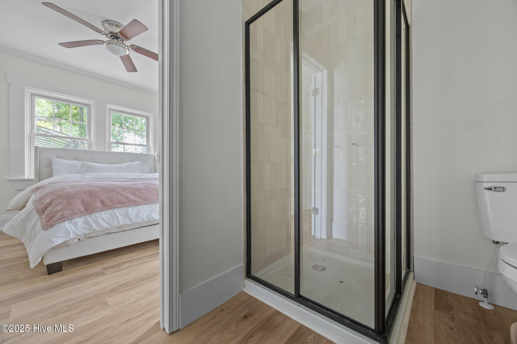 100520043 | Photo 25