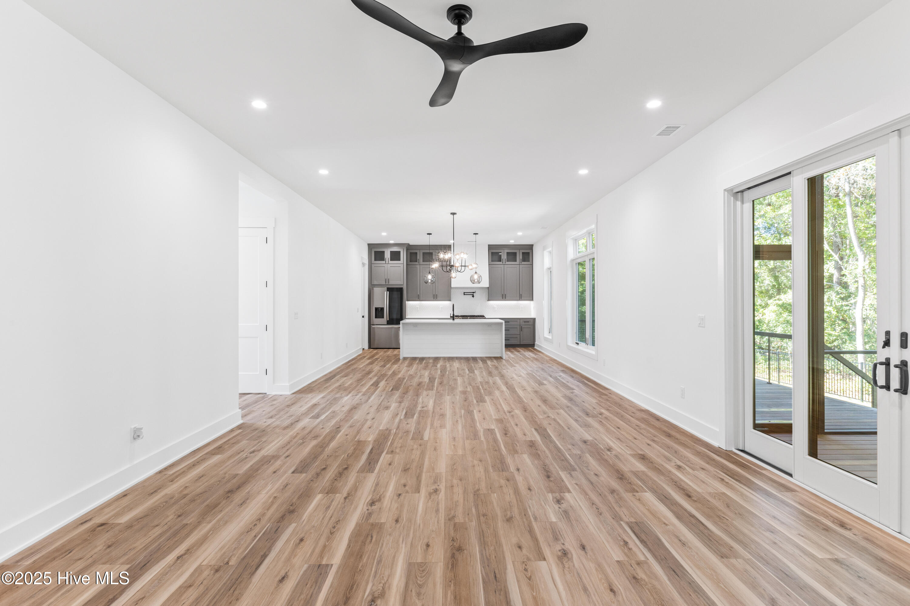 100535066 | Photo 13