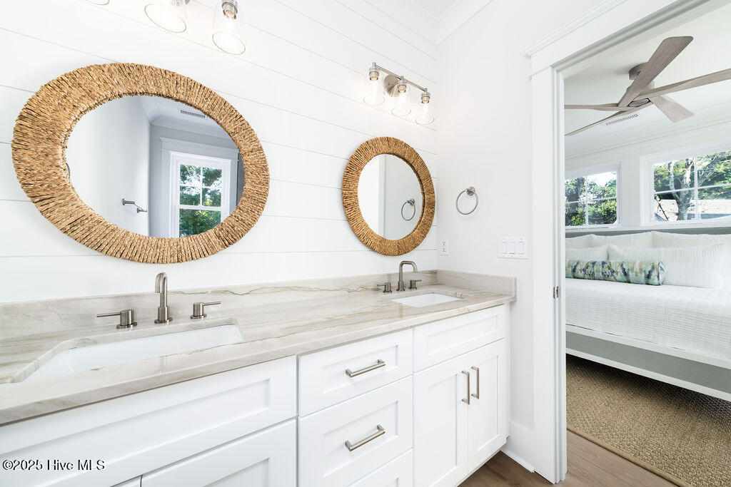 100564686 | Photo 22