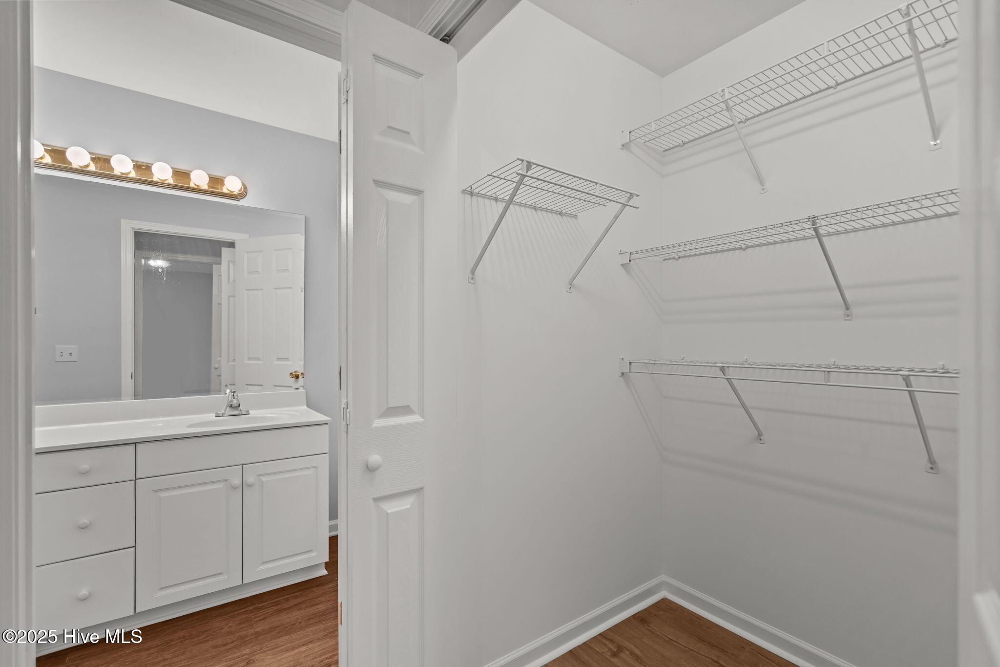 100529967 | Photo 25