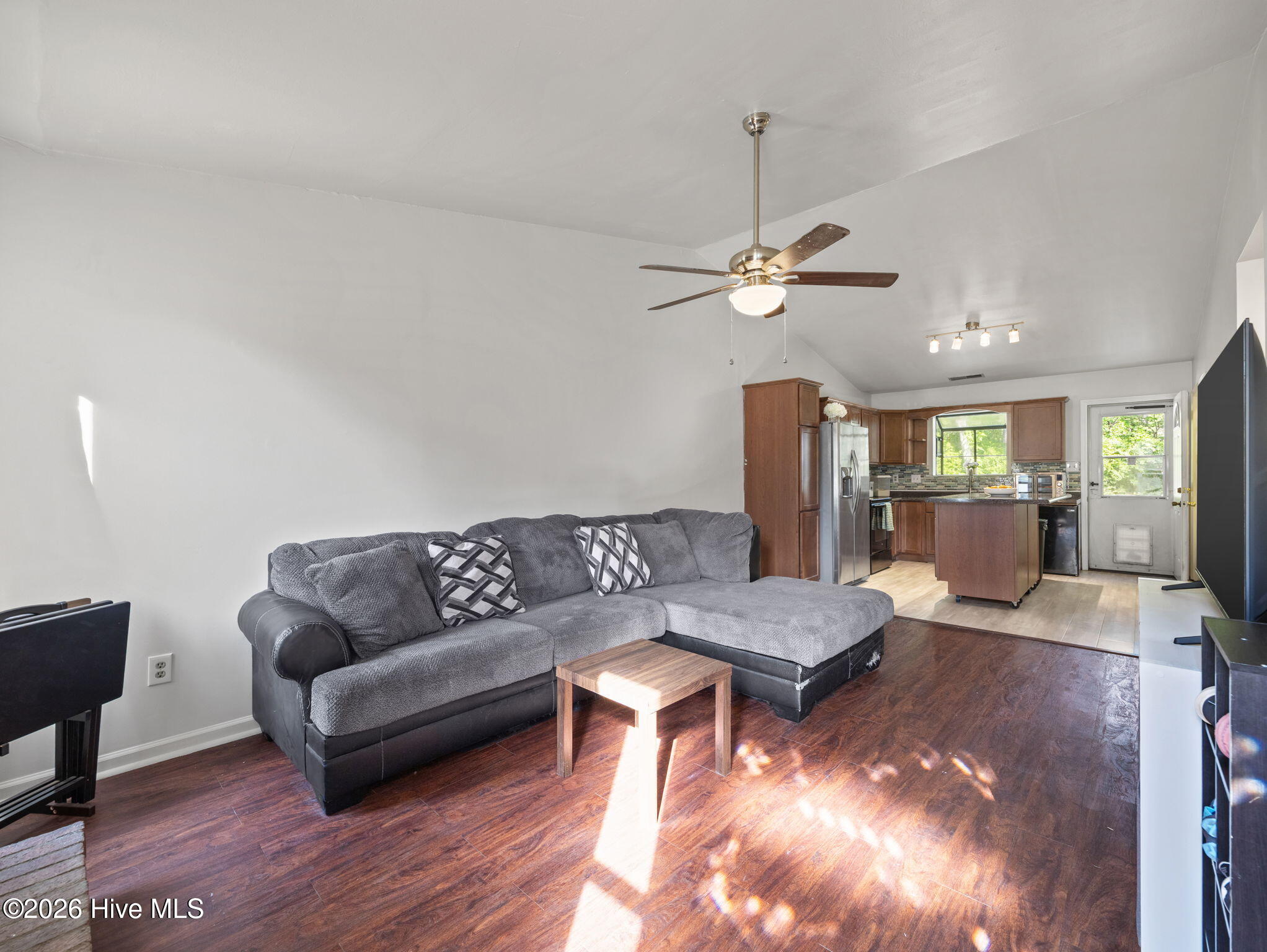 1037 Spring Villa Drive, Jacksonville, NC 28540 – photo 12: 6-web-or-mls-1037 Spring Villa Dr. 3