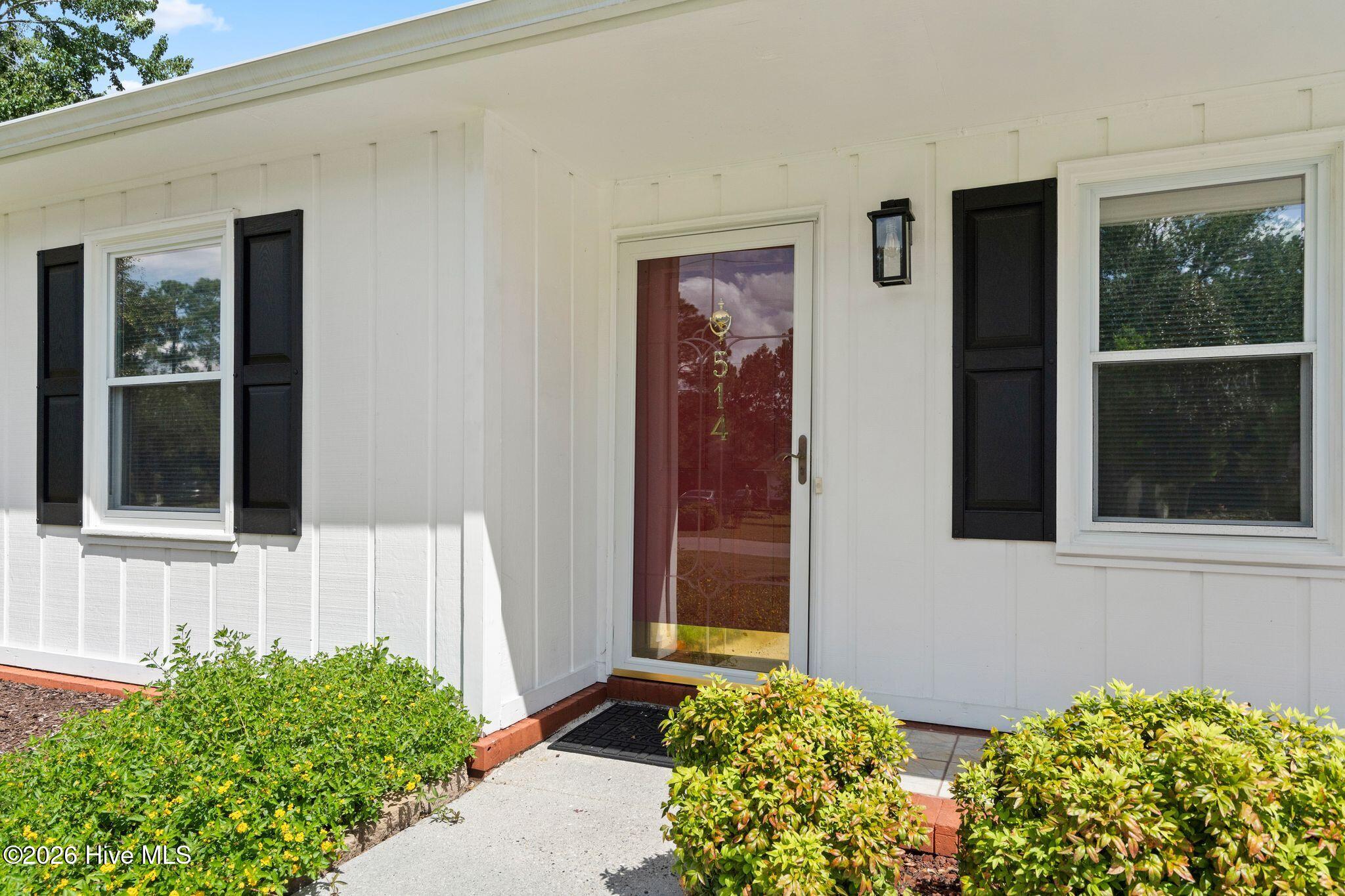 Photo 2 of Single family home for sale at 514 Plymouth Dr, Wilmington, NC 28405 | MLS# 100604804 | Listing updated on 2026-09-19