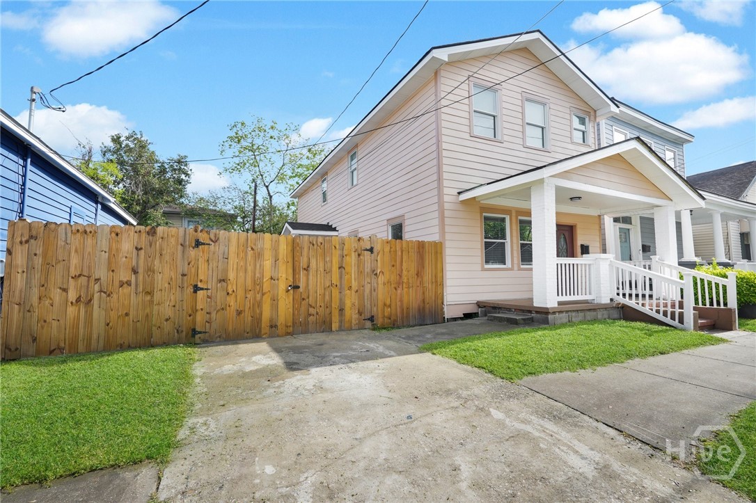 2nd image of 1114 1/2 E Bolton St, Savannah, GA 31404 | MLS# SA363358