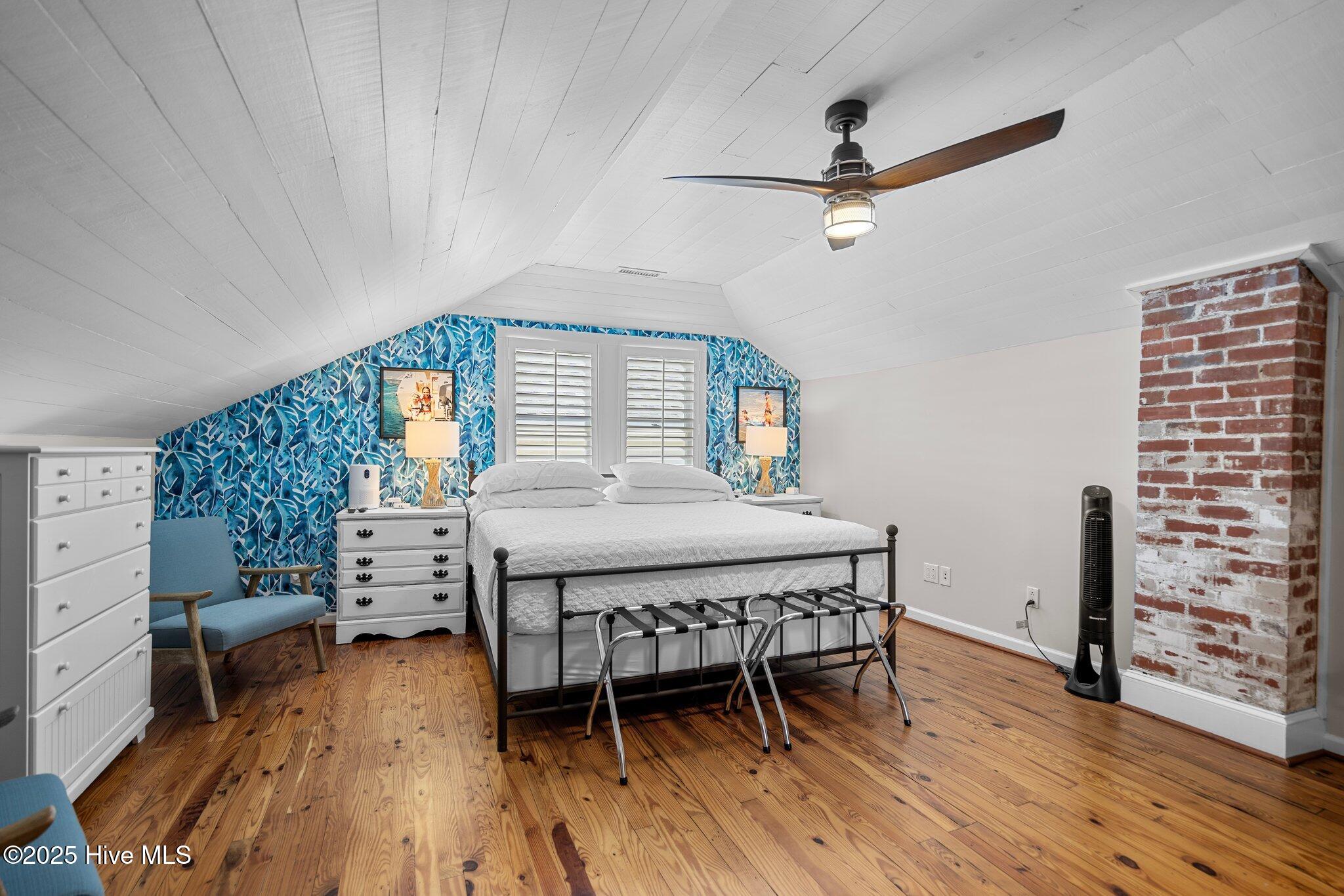 100532110 | Photo 43