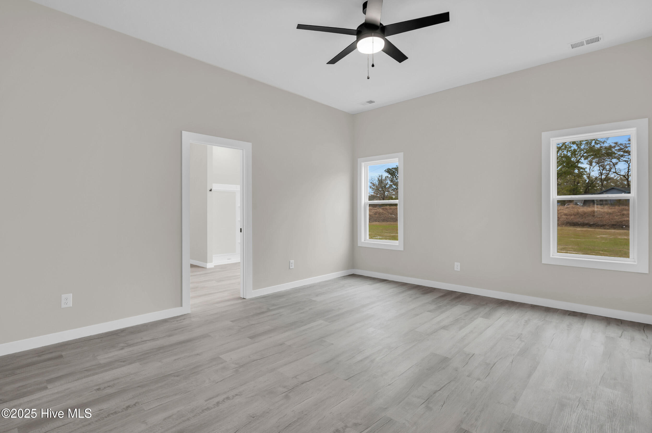 100546383 | Photo 14