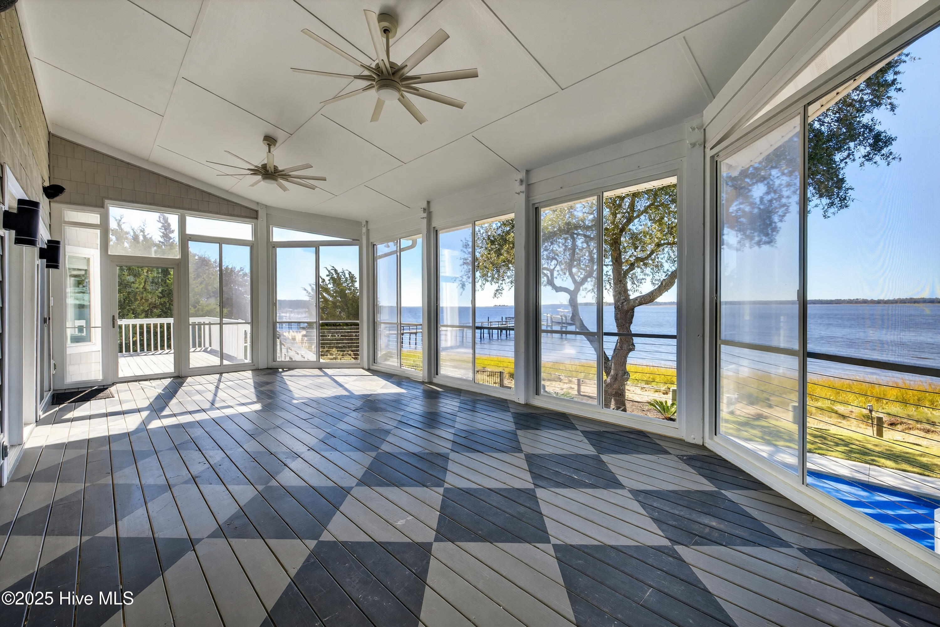 100539038 | Photo 24