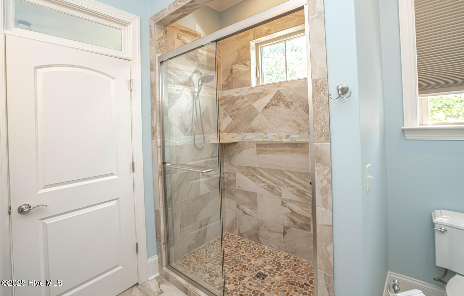 100514685 | Photo 43