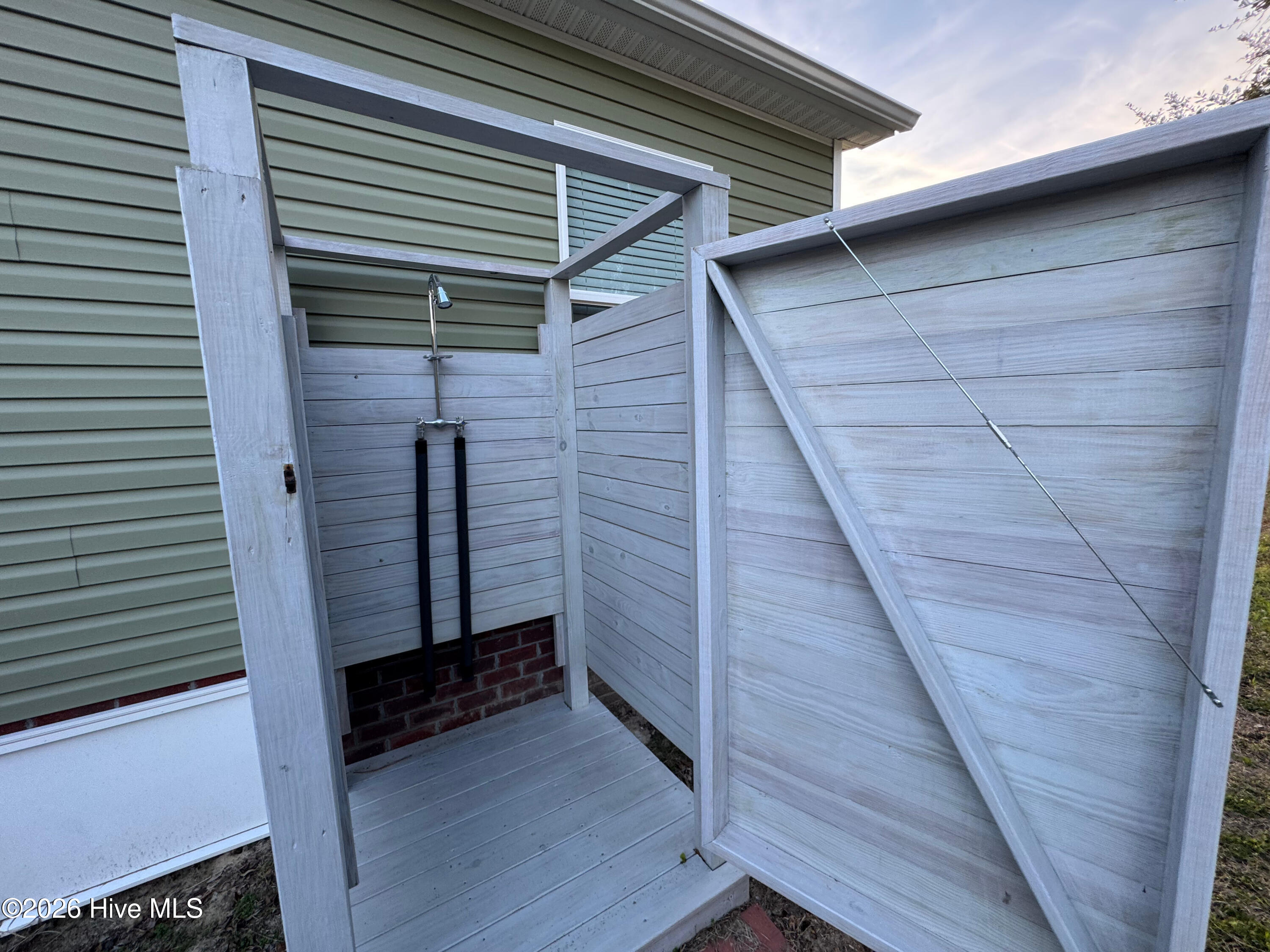 100560408 | Photo 11