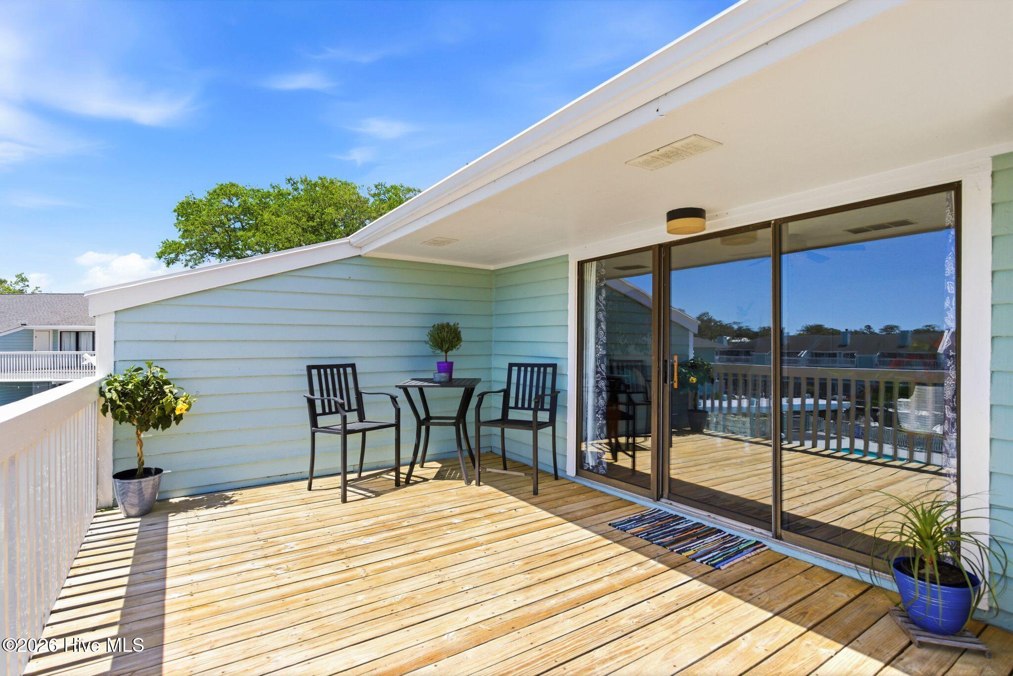 100568885 | Photo 33