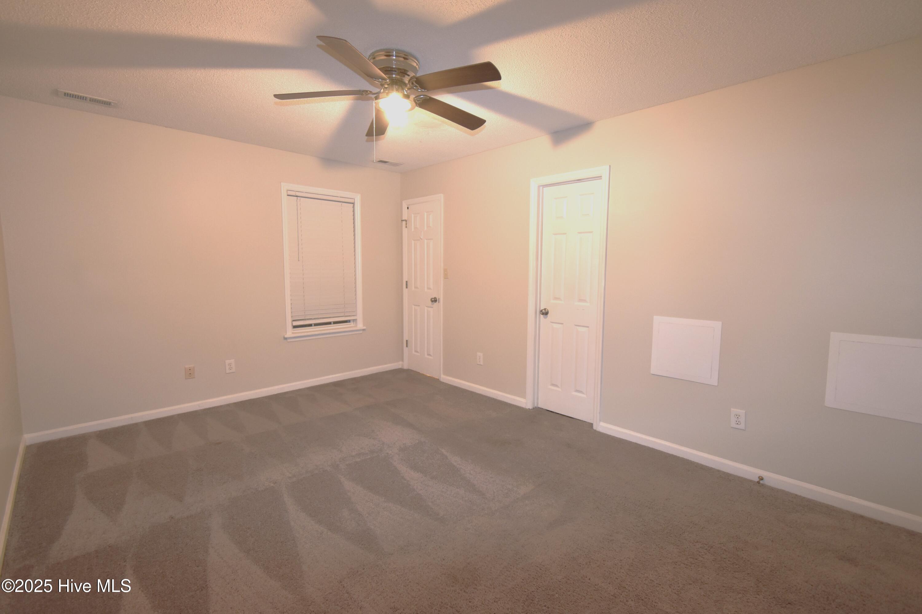 100558386 | Photo 29