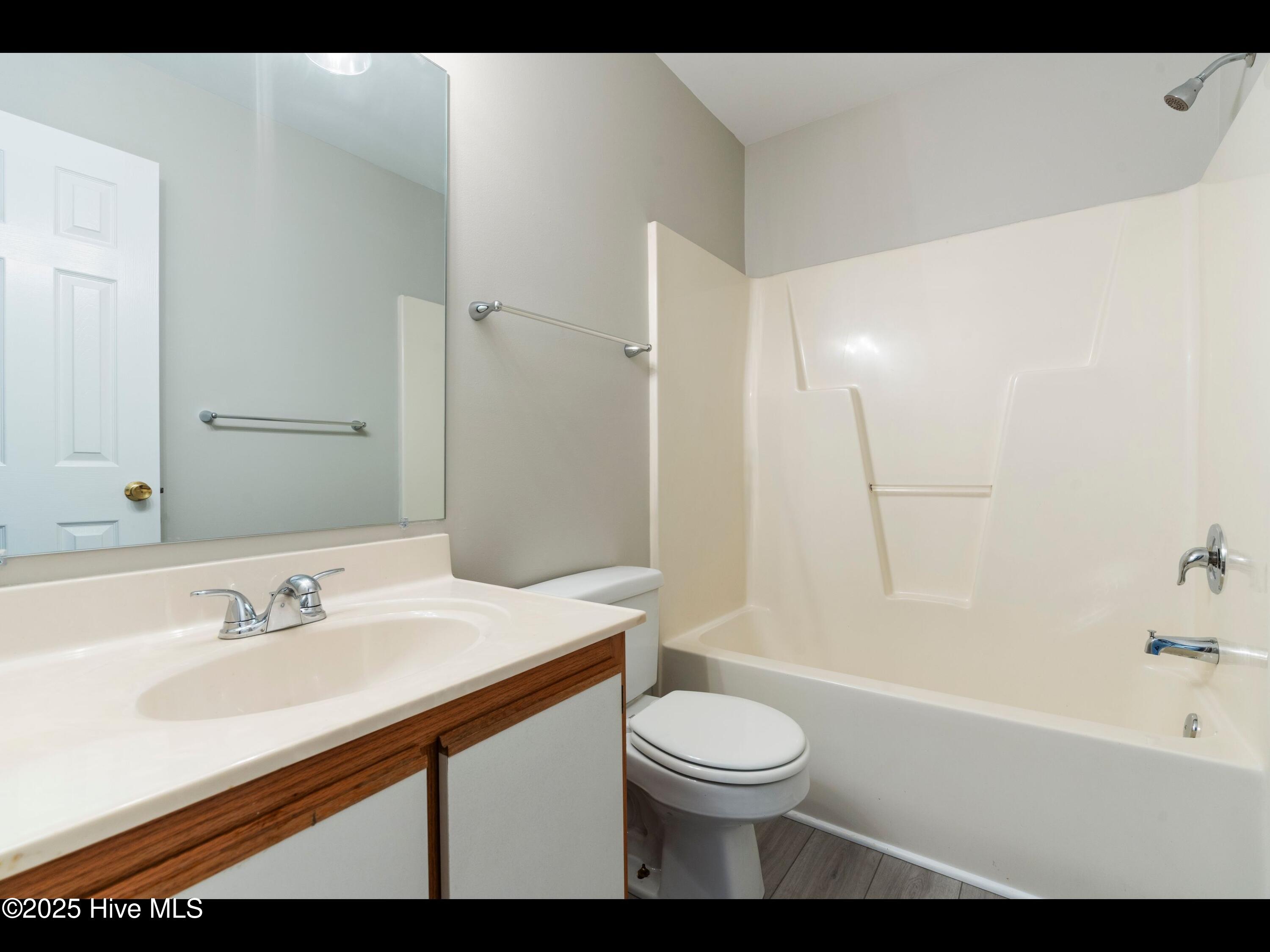 100510875 | Photo 24