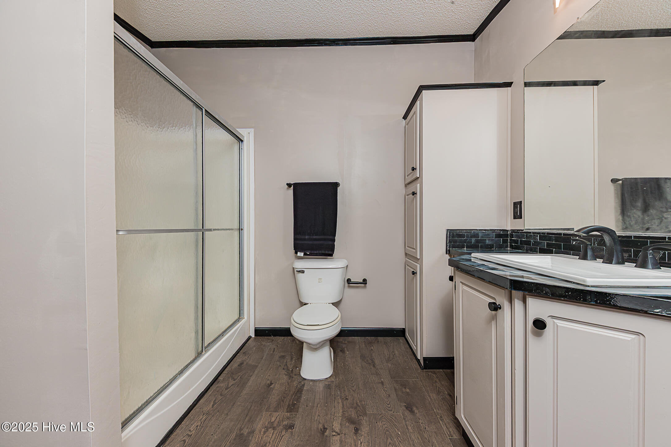 100546784 | Photo 35