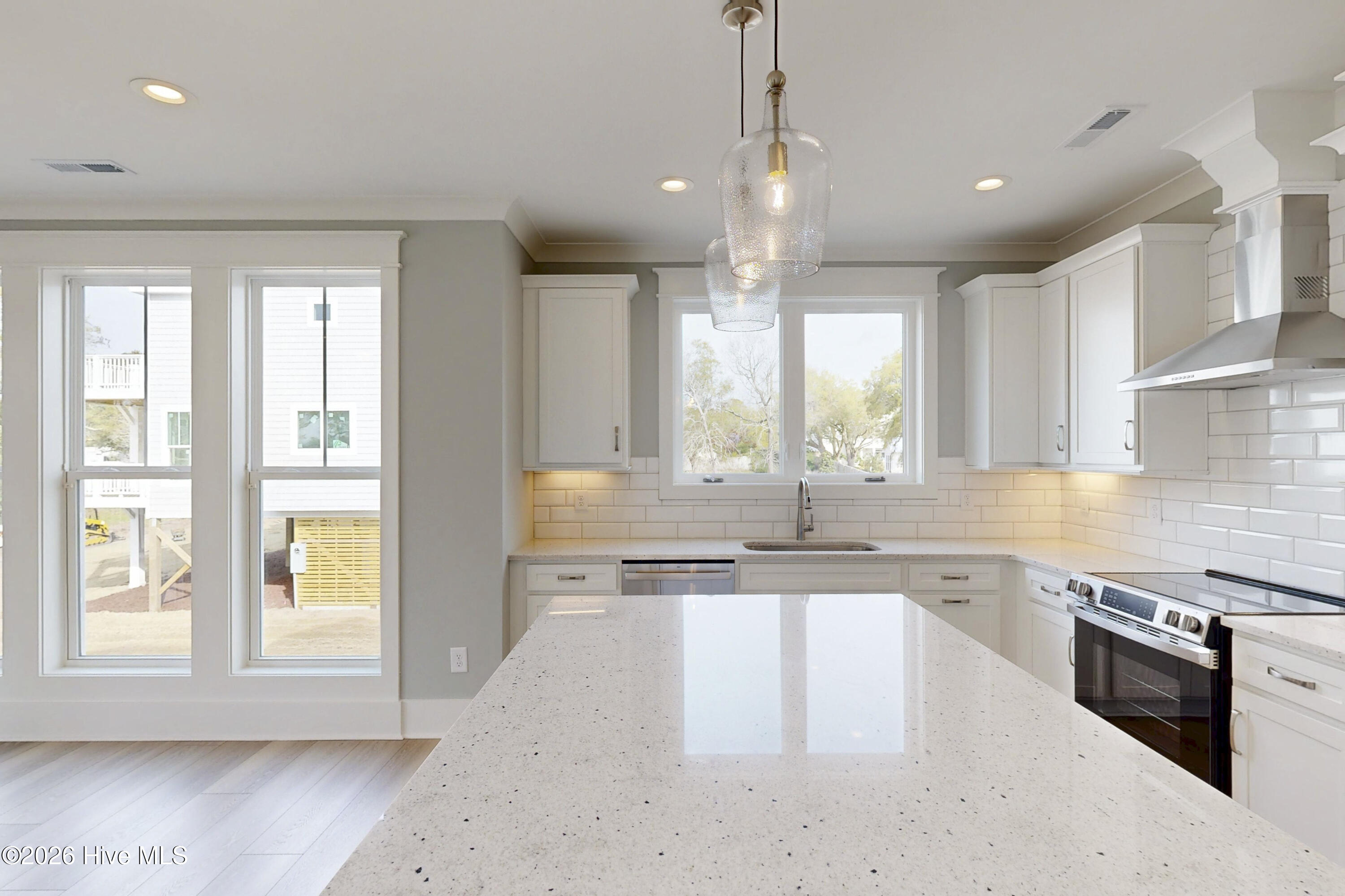 100559746 | Photo 50