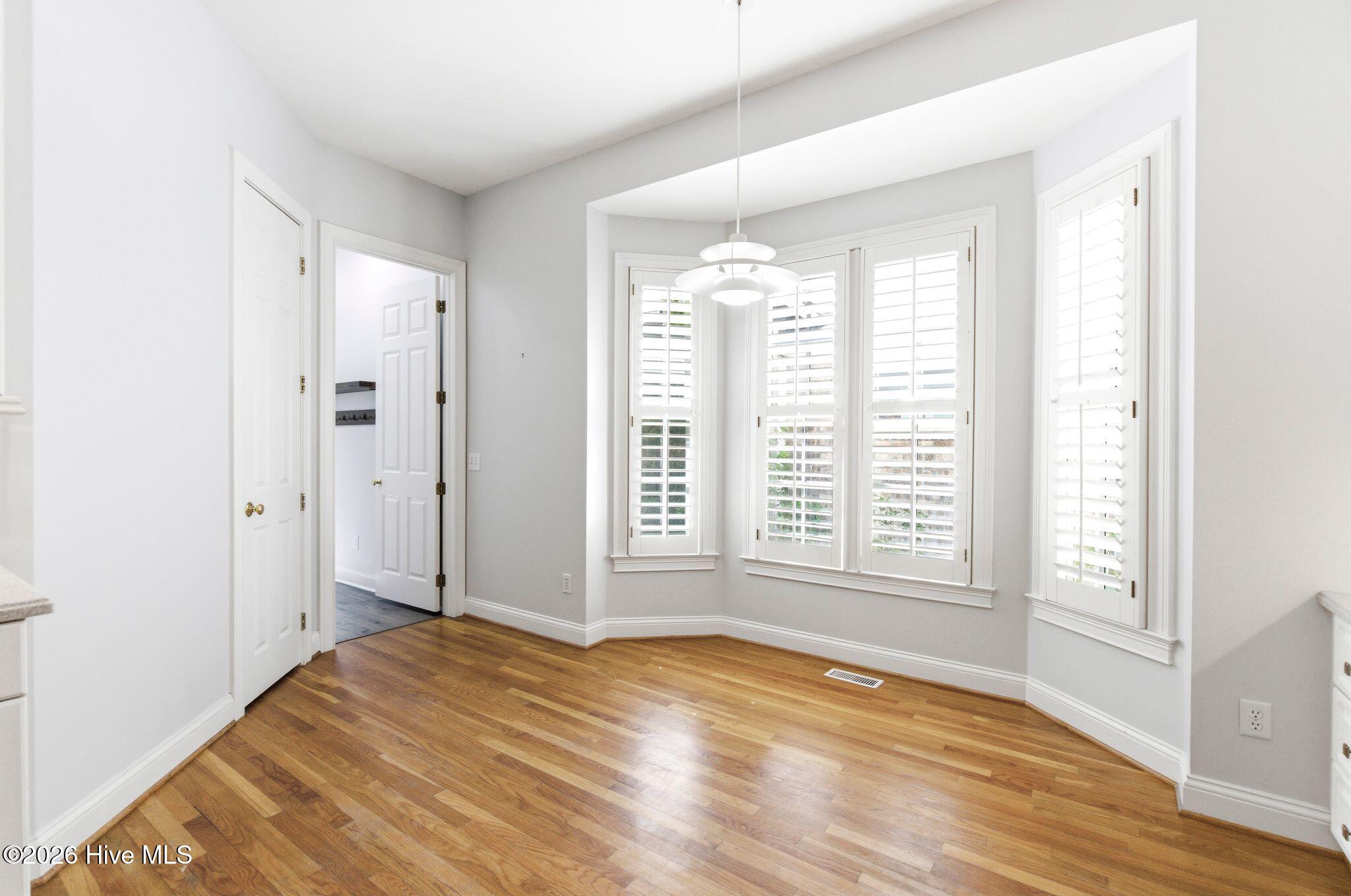 100567139 | Photo 20