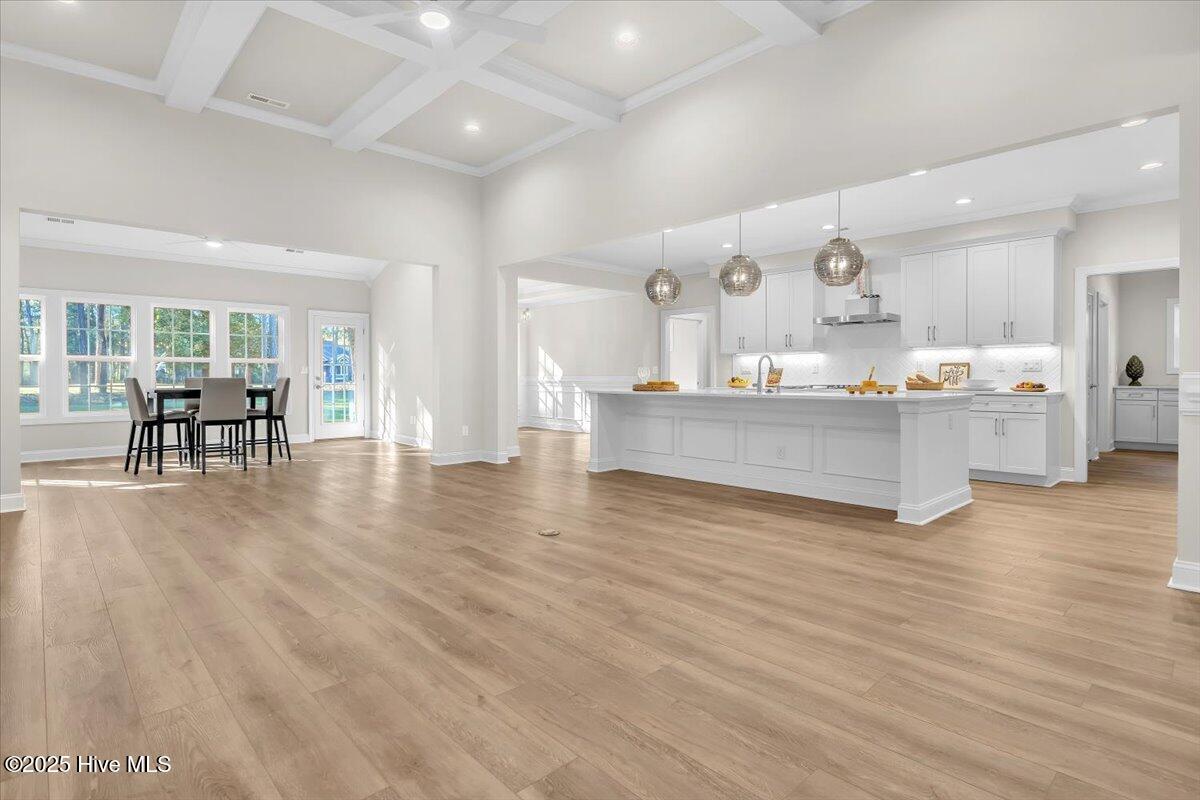 100505838 | Photo 24