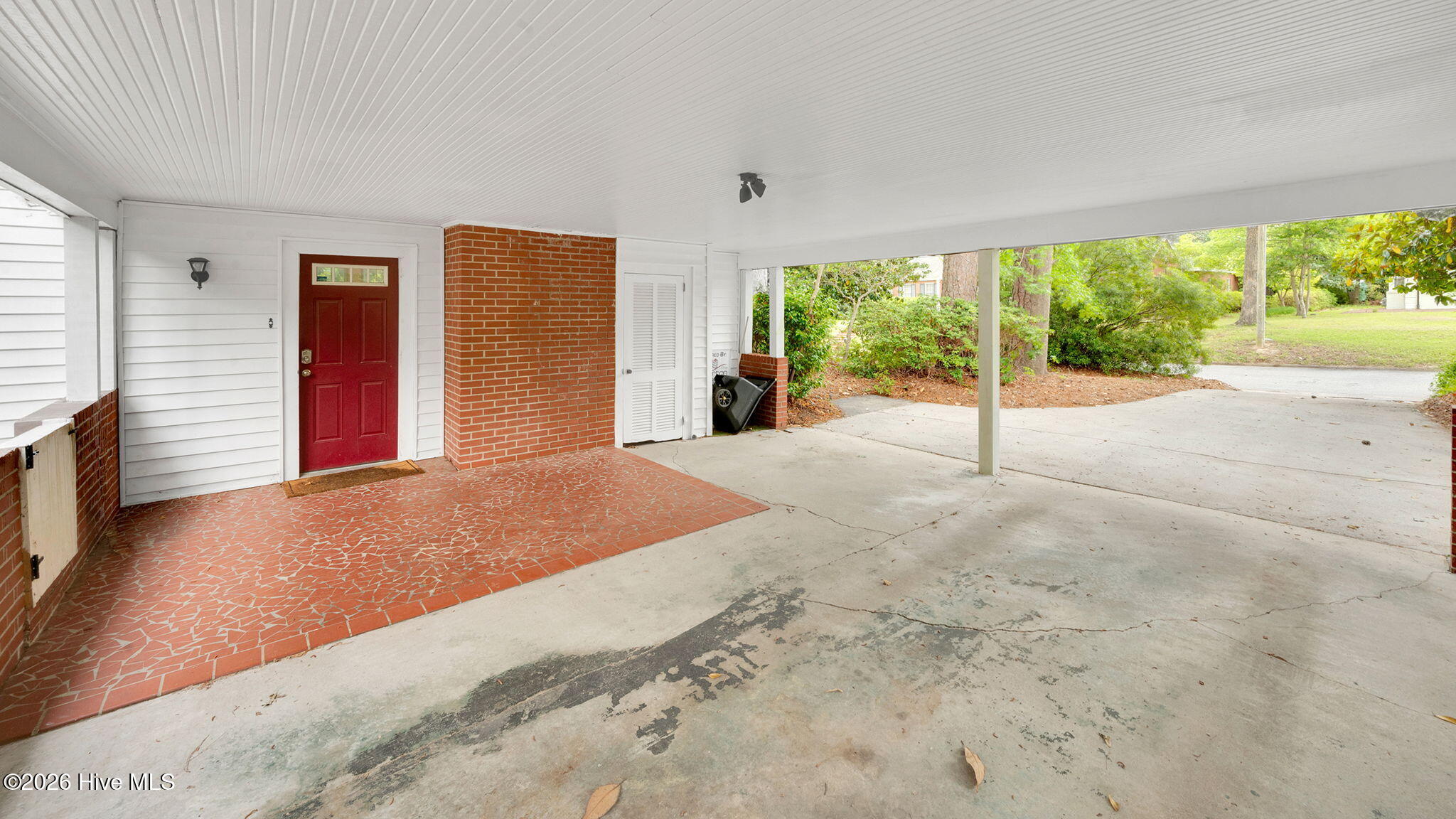 5-web-or-mls-1902 Sherwood Drive-3