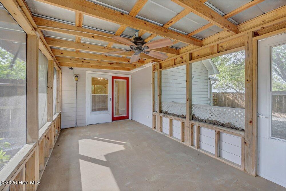 100570351 | Photo 25