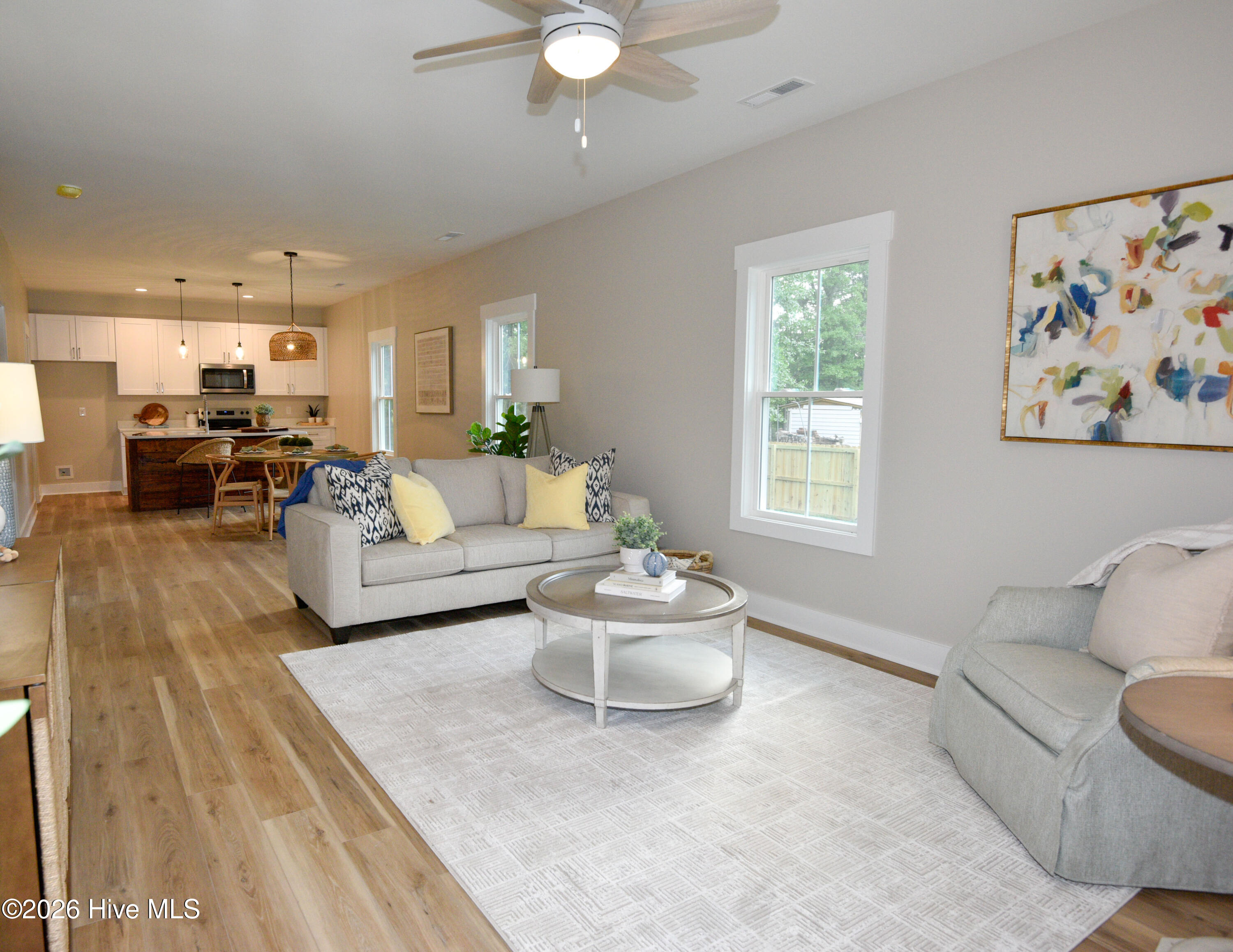 100569320 | Photo 12