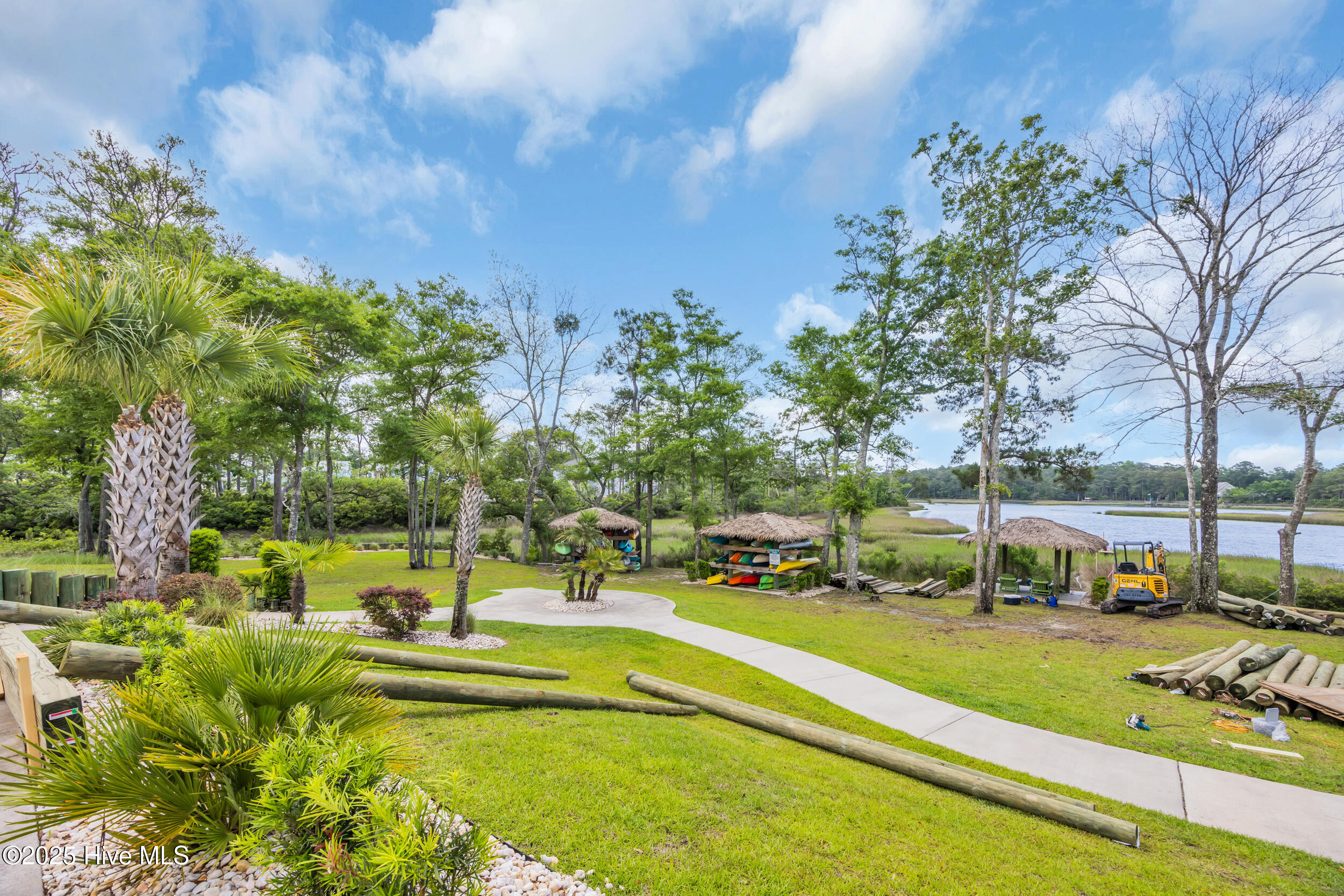 100547988 | Photo 40