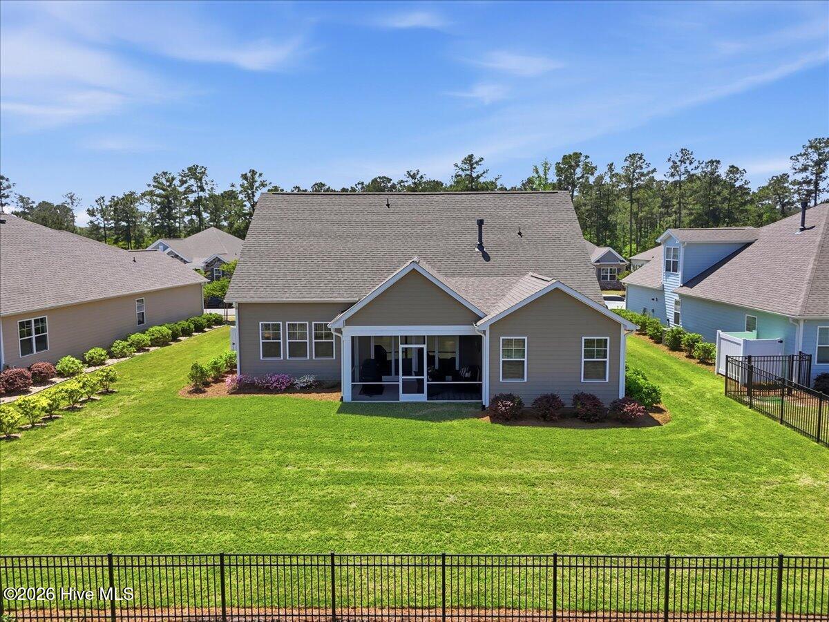 100569276 | Photo 76