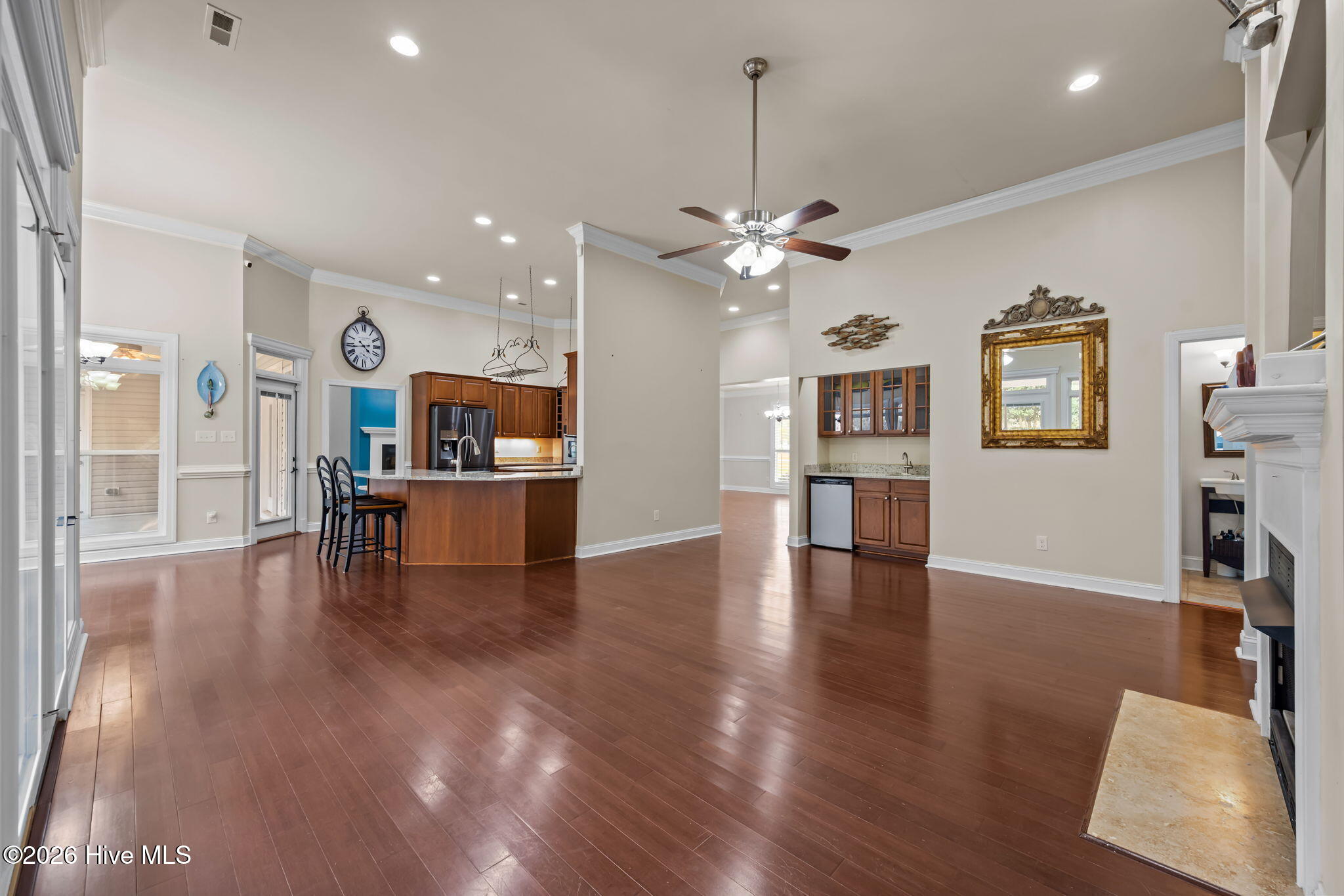 100562533 | Photo 15