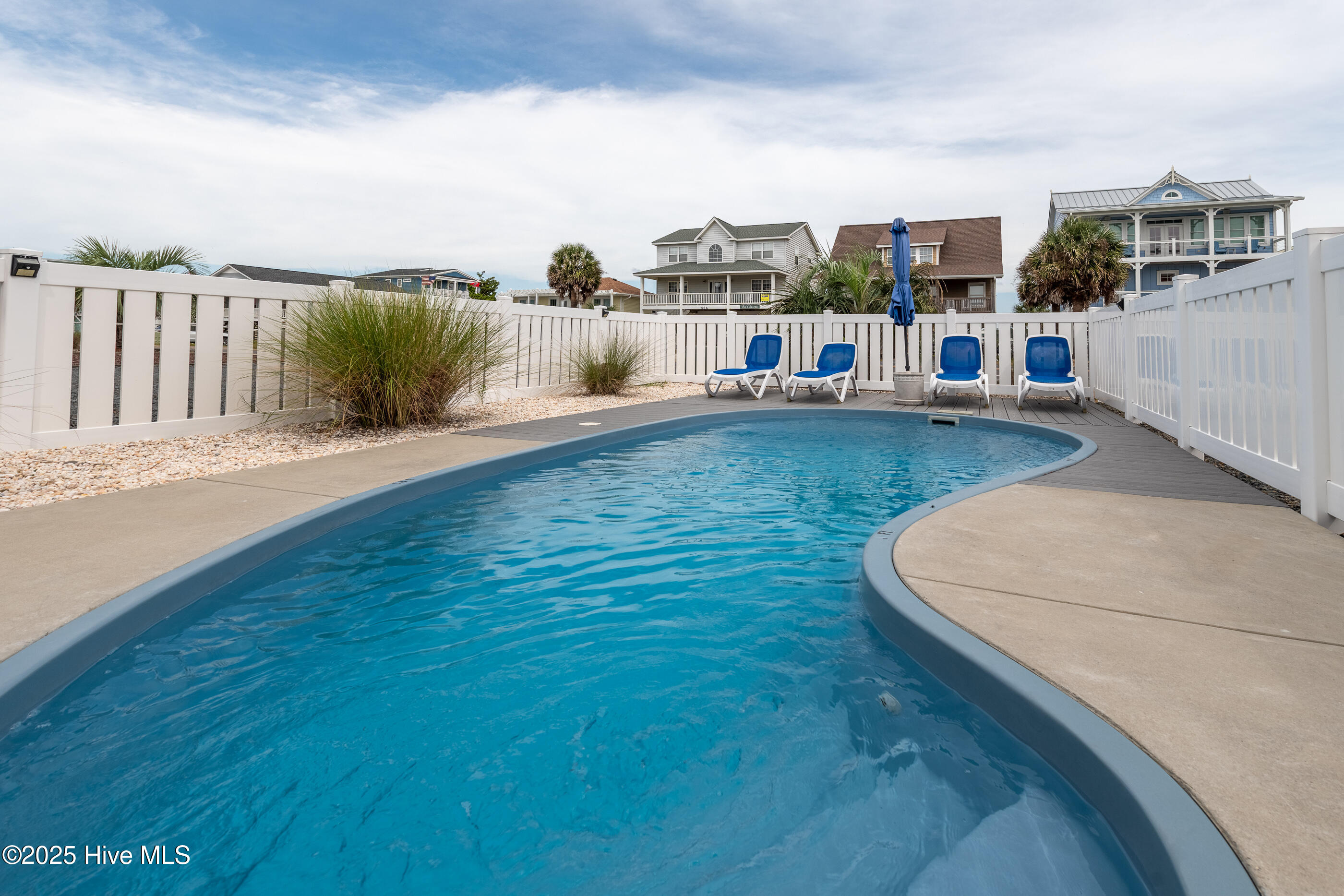 100530015 | Photo 11